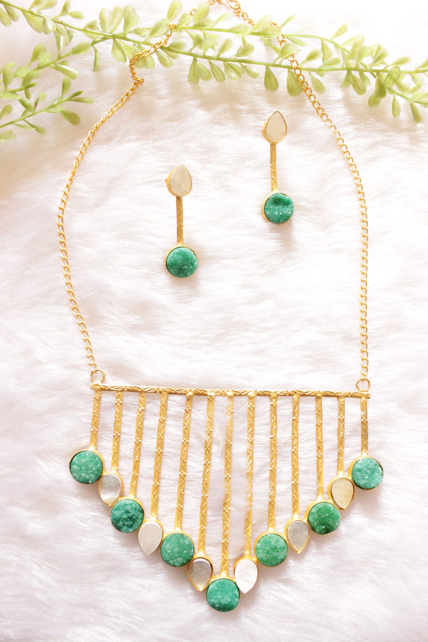 Sea Green & White Raw Natural Gemstones Embedded Gold Finish Wedding Bar Necklace Set