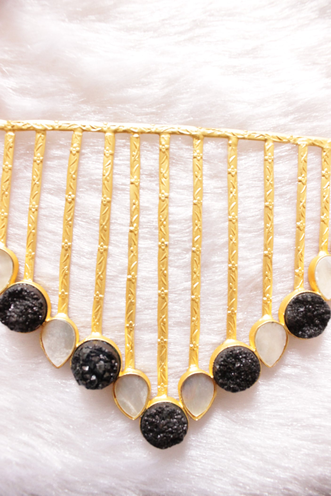 Black & White Raw Natural Gemstones Embedded Gold Finish Wedding Bar Necklace Set