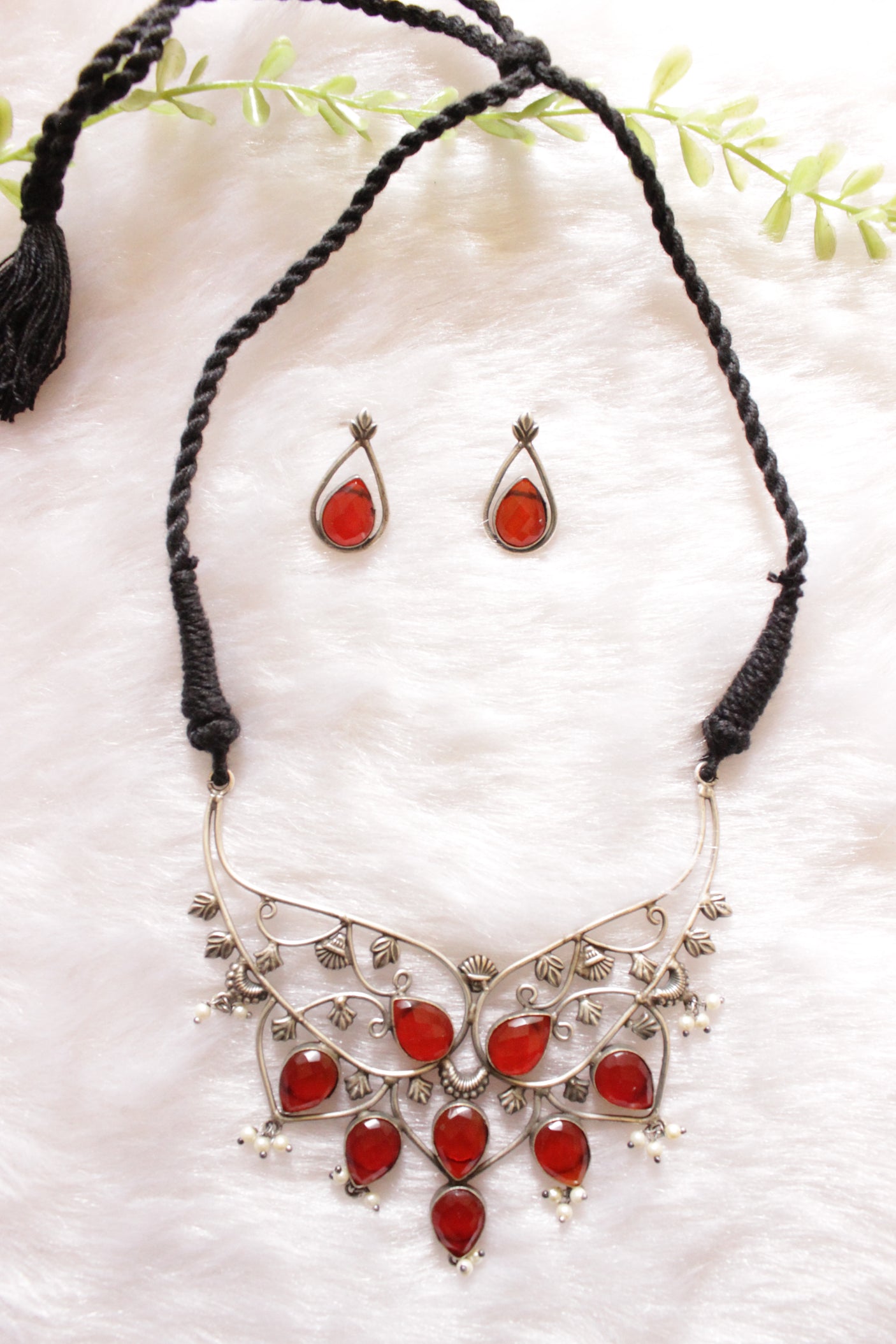Red Raw Natural Gemstones Embedded Silver Finish Adjustable Thread Closure Brass Necklace Set