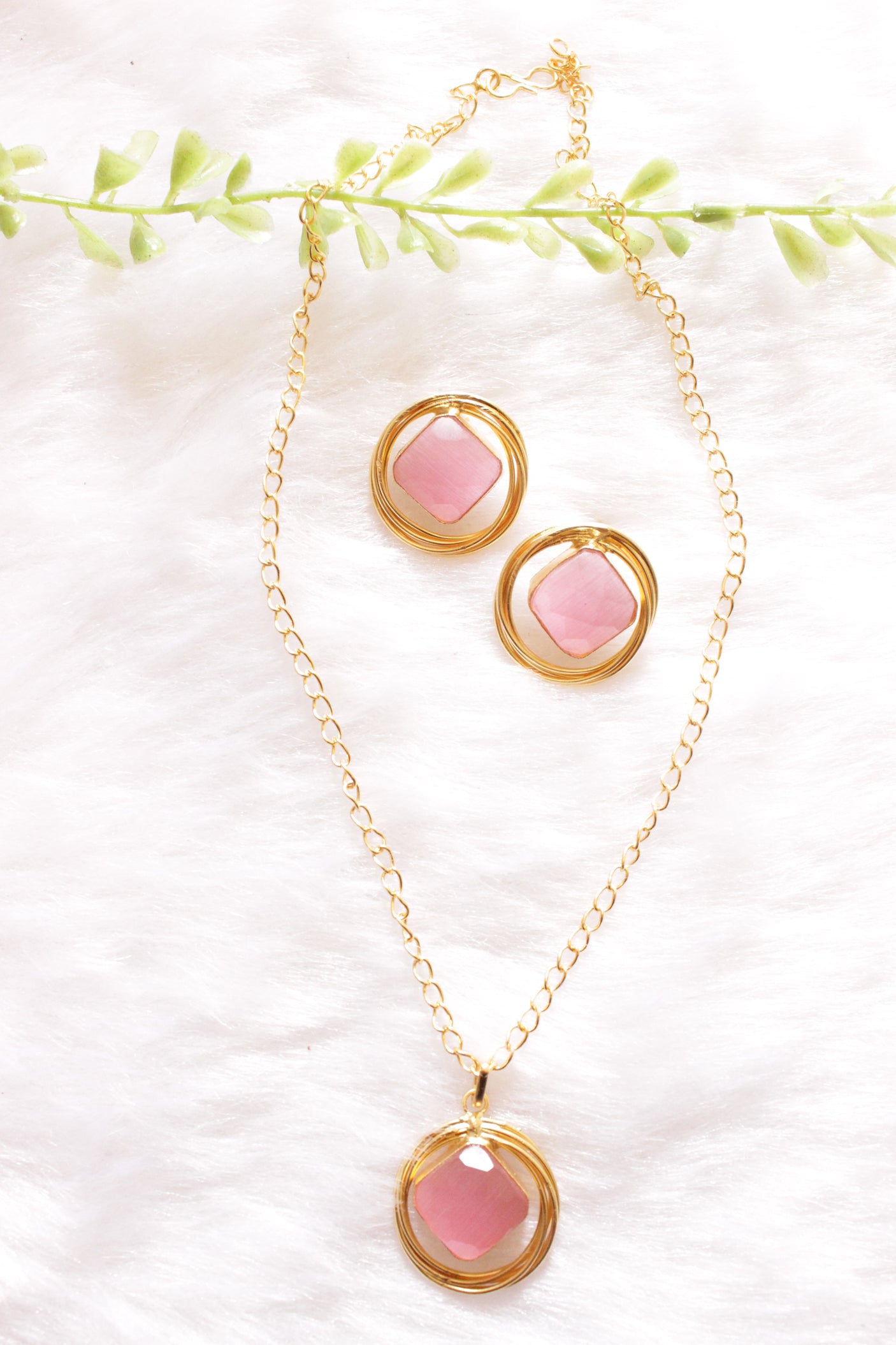 Soft Pink Raw Natural Gemstones Embedded Gold Finish Chain Necklace Set