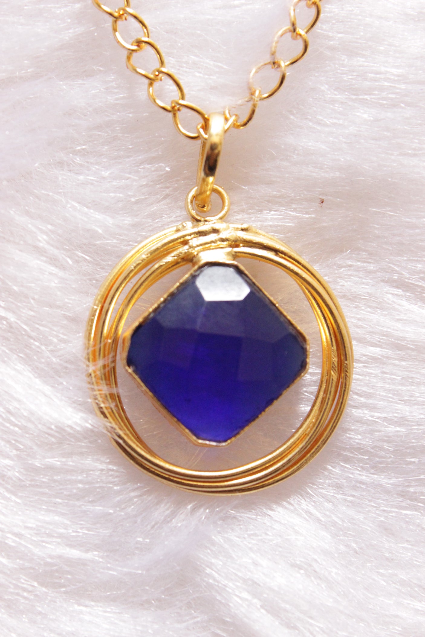 Purple Raw Natural Gemstones Embedded Gold Finish Chain Necklace Set