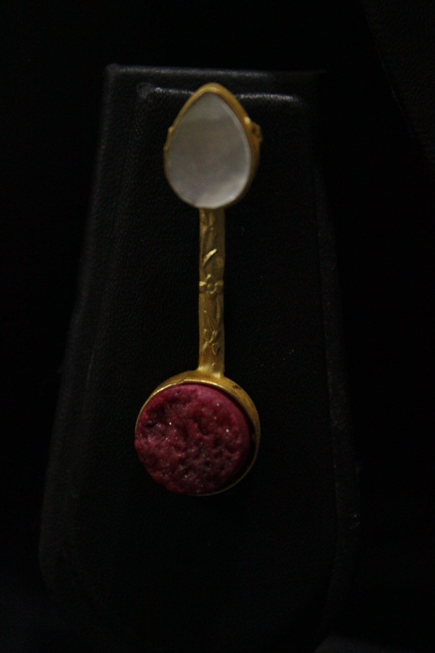 Fuchsia & White Raw Natural Gemstones Embedded Gold Finish Wedding Bar Necklace Set