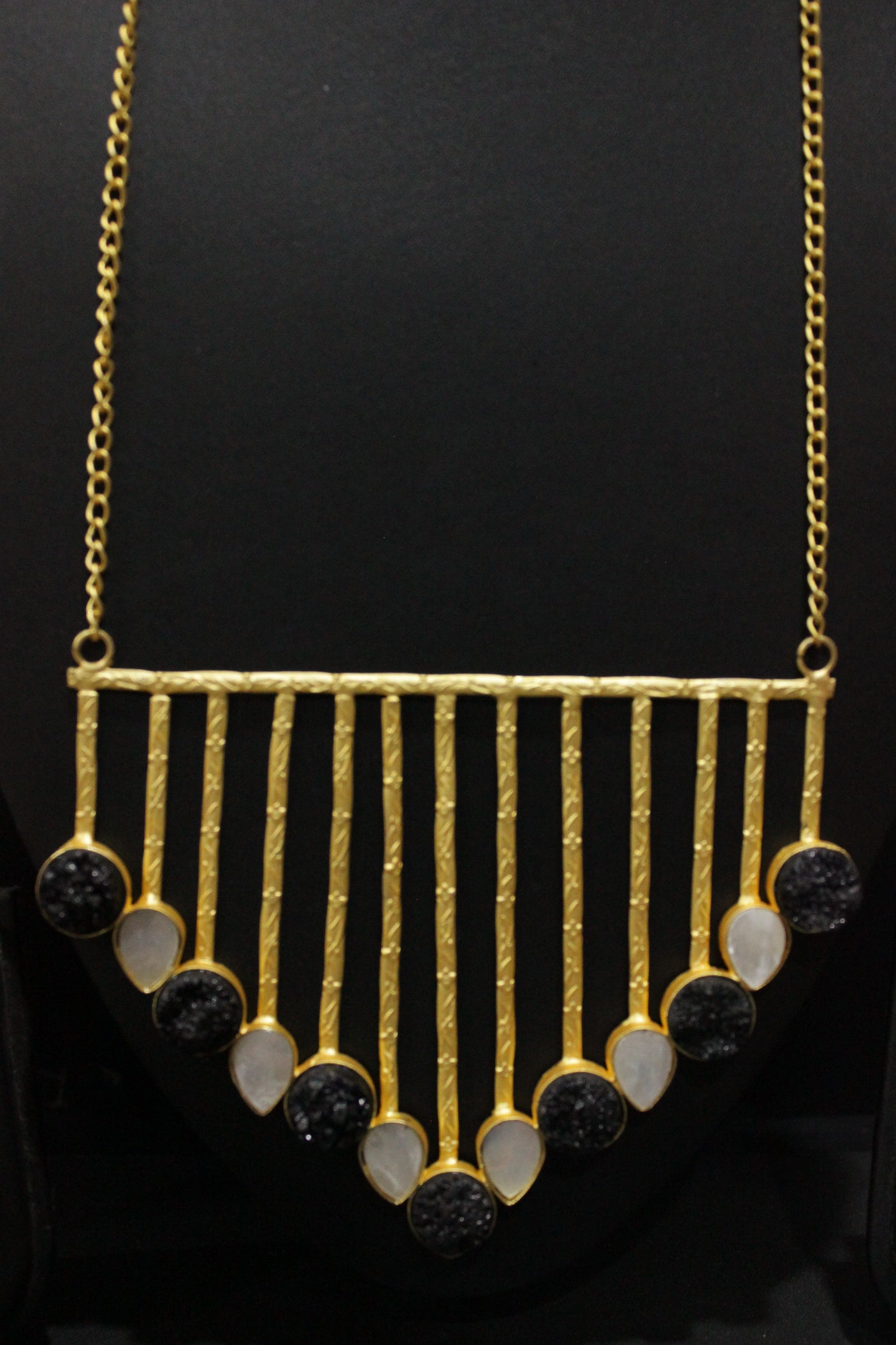 Black & White Raw Natural Gemstones Embedded Gold Finish Wedding Bar Necklace Set