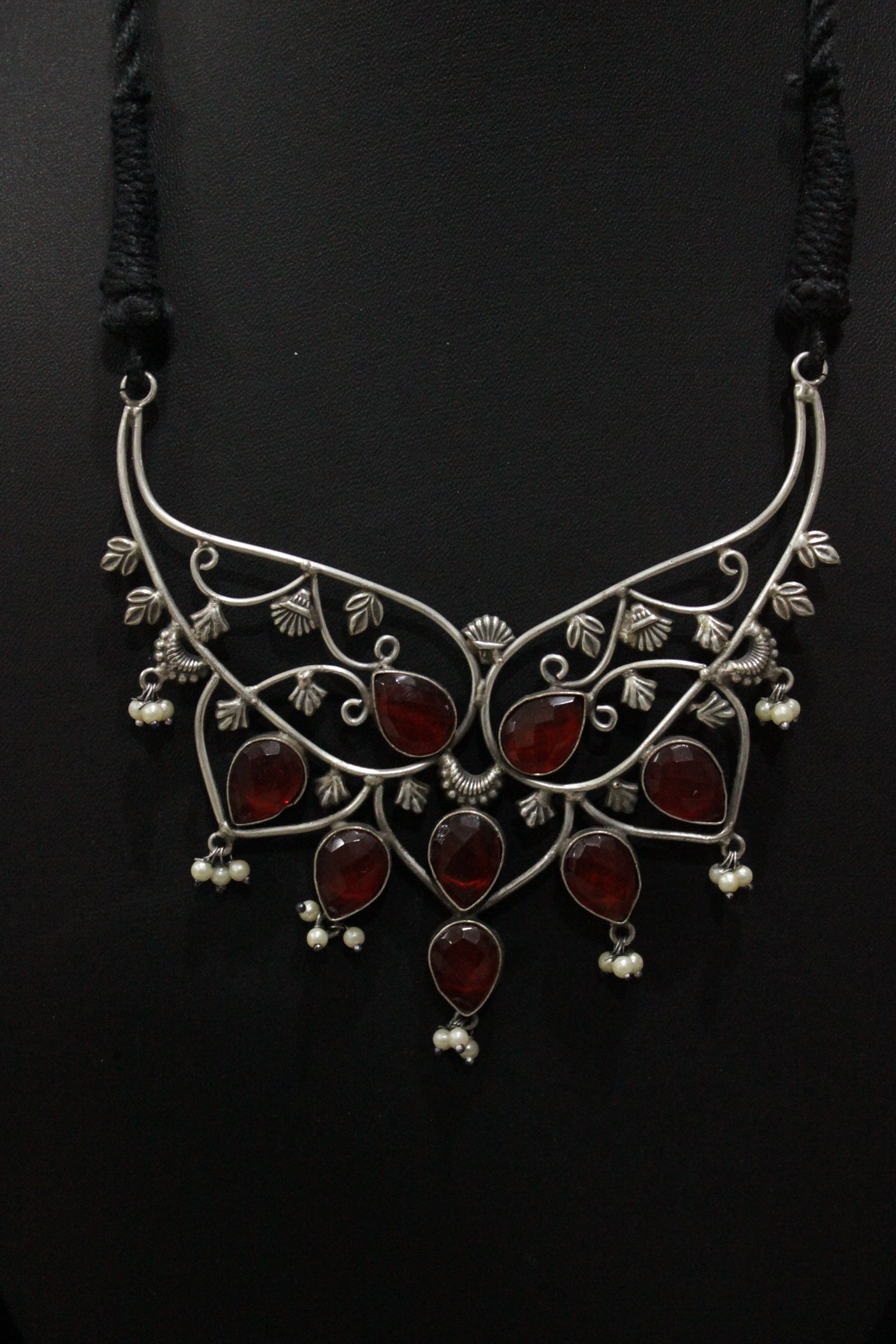 Red Raw Natural Gemstones Embedded Silver Finish Adjustable Thread Closure Brass Necklace Set