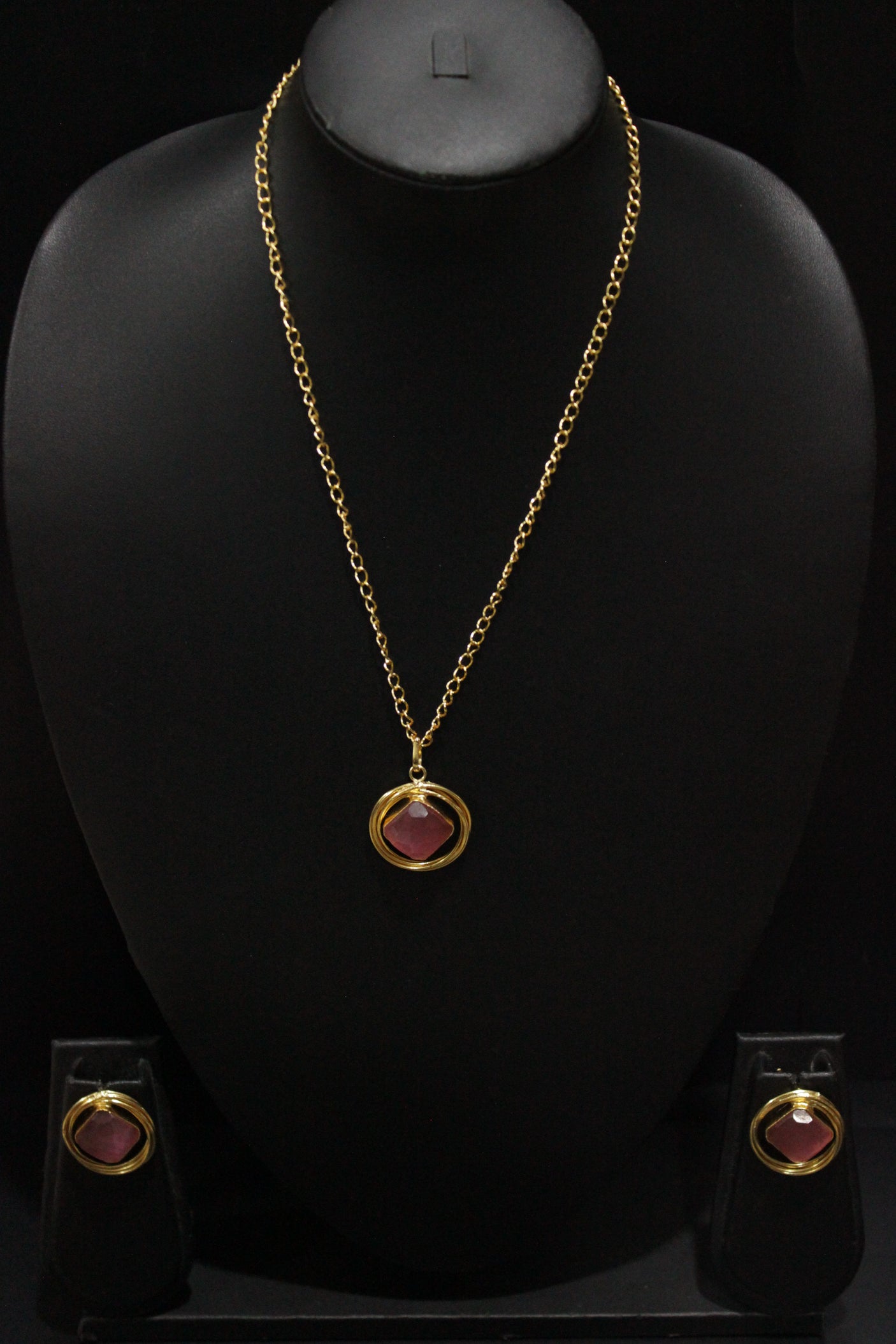 Soft Pink Raw Natural Gemstones Embedded Gold Finish Chain Necklace Set