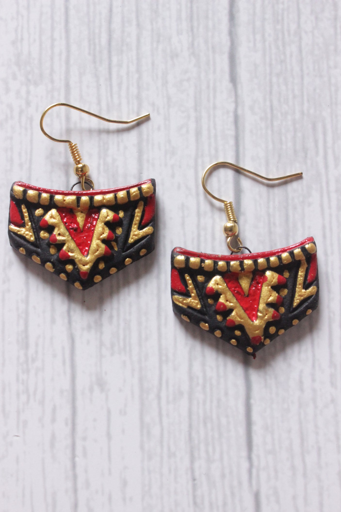 Elegant Black & Golden Handcrafted Terracotta Clay Necklace Set with Thread Closure