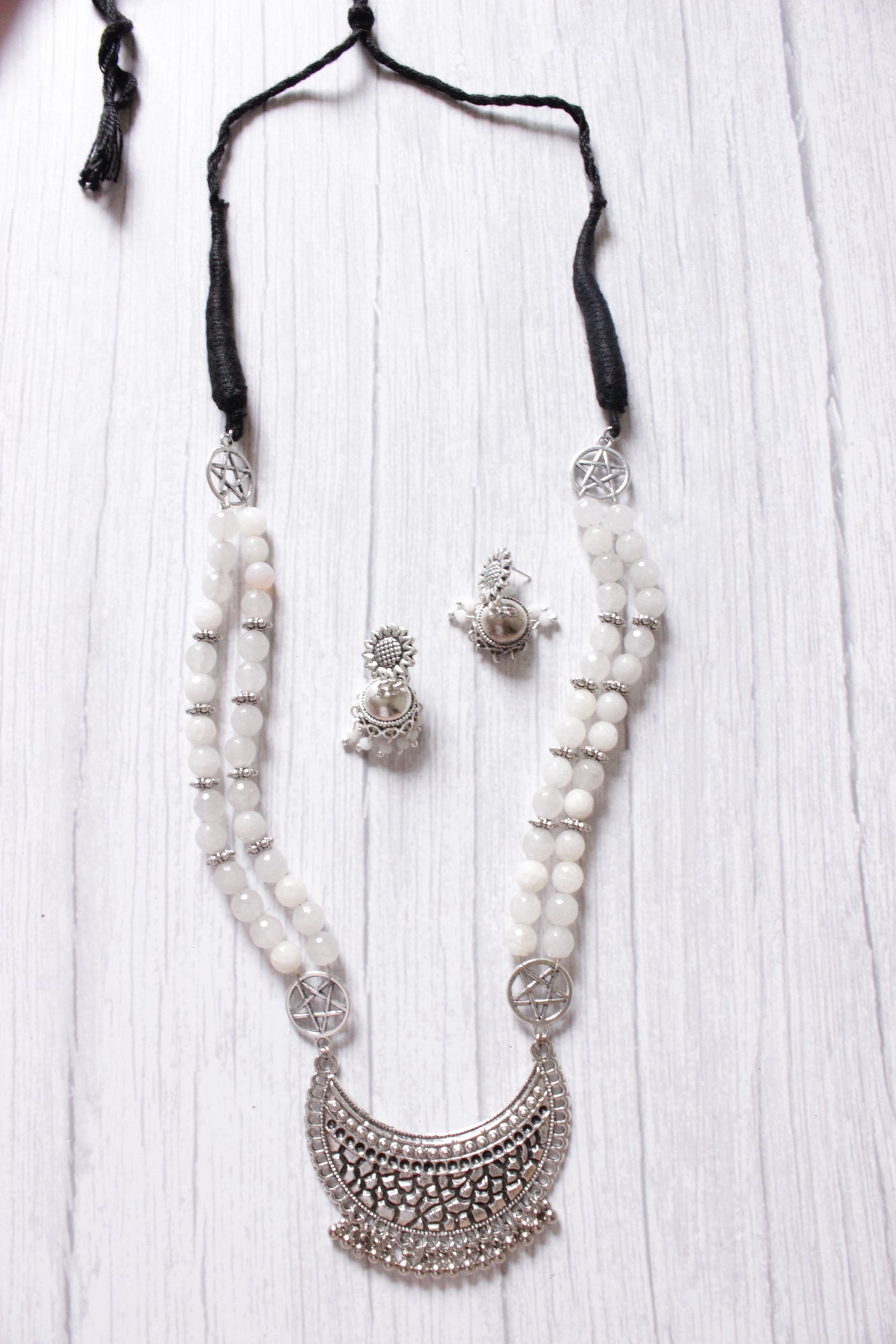 Intricately Detailed Silver Finish Metal Pendant Jade Beads Necklace Set