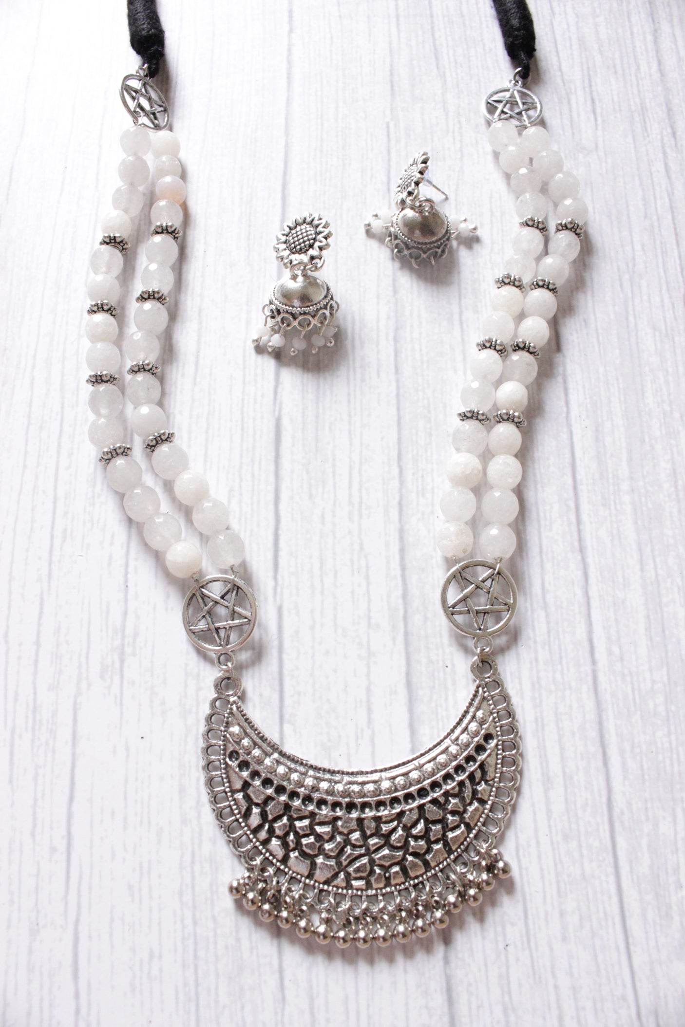 Intricately Detailed Silver Finish Metal Pendant Jade Beads Necklace Set