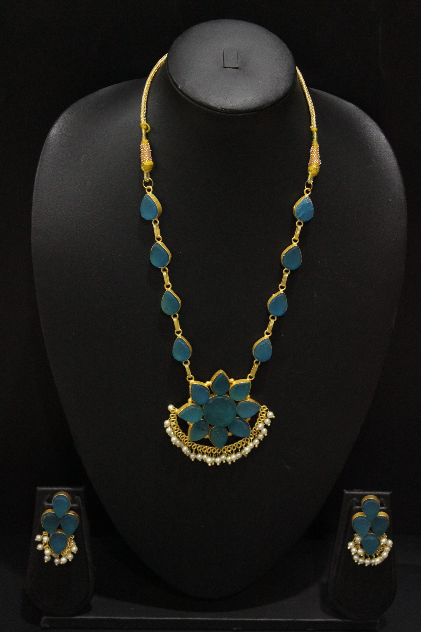 Sky Blue Raw Natural Glass Stones Embedded Gold Toned Adjustable Length Necklace Set