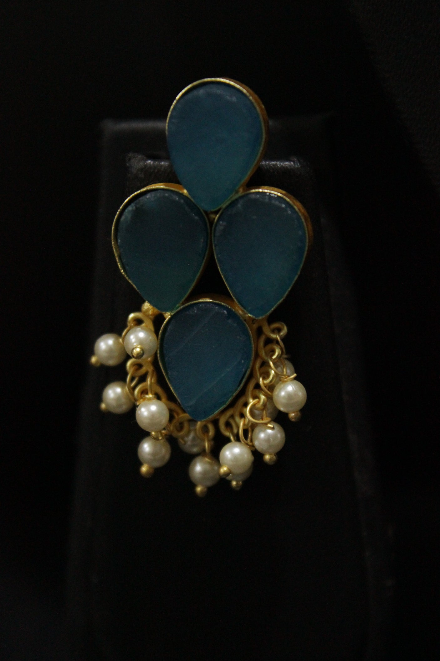 Sky Blue Raw Natural Glass Stones Embedded Gold Toned Adjustable Length Necklace Set