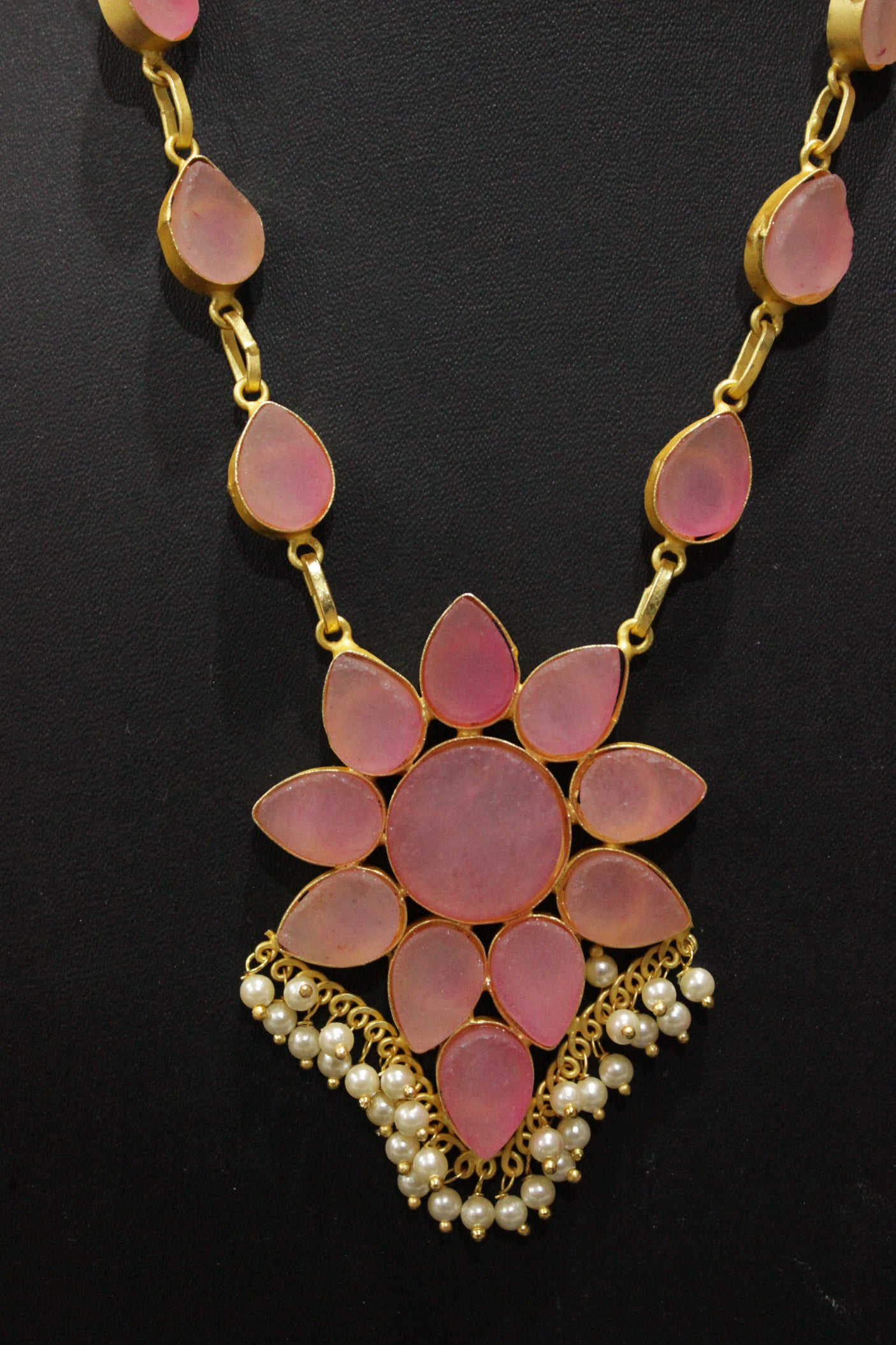 Salmon Pink Raw Natural Glass Stones Embedded Gold Toned Adjustable Length Necklace Set
