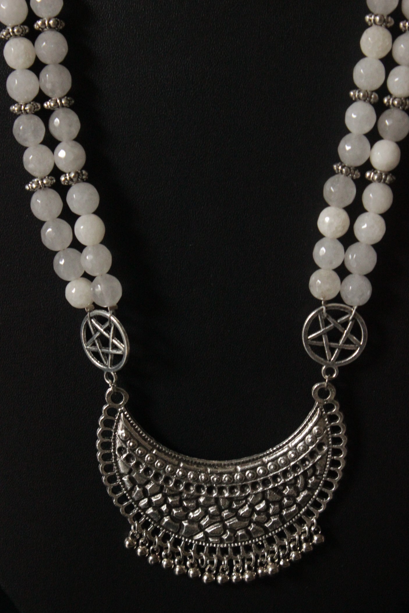 Intricately Detailed Silver Finish Metal Pendant Jade Beads Necklace Set