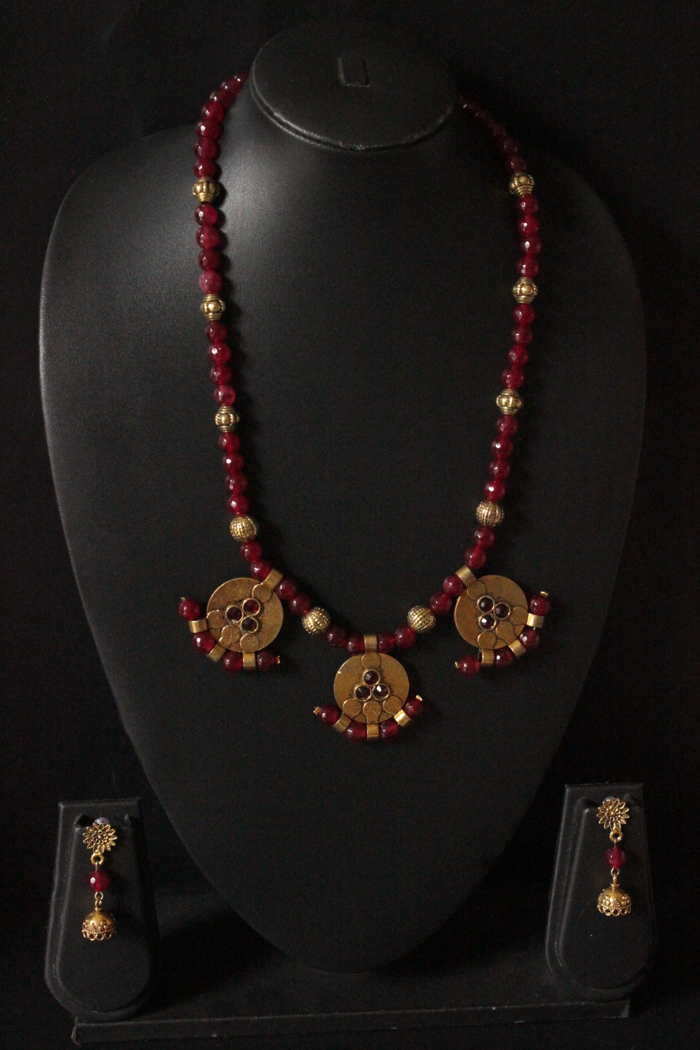 Red Jade Beads Antique Gold Finish Necklace Set