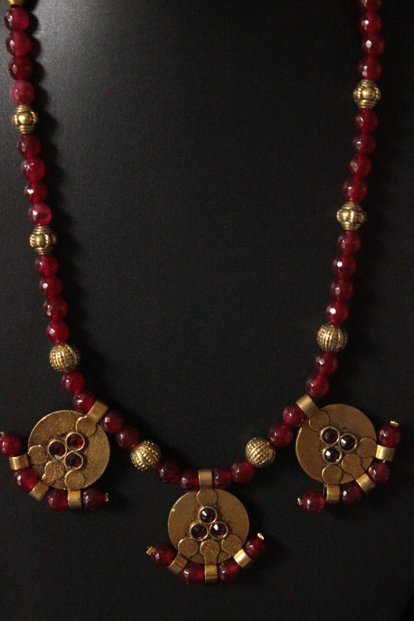 Red Jade Beads Antique Gold Finish Necklace Set
