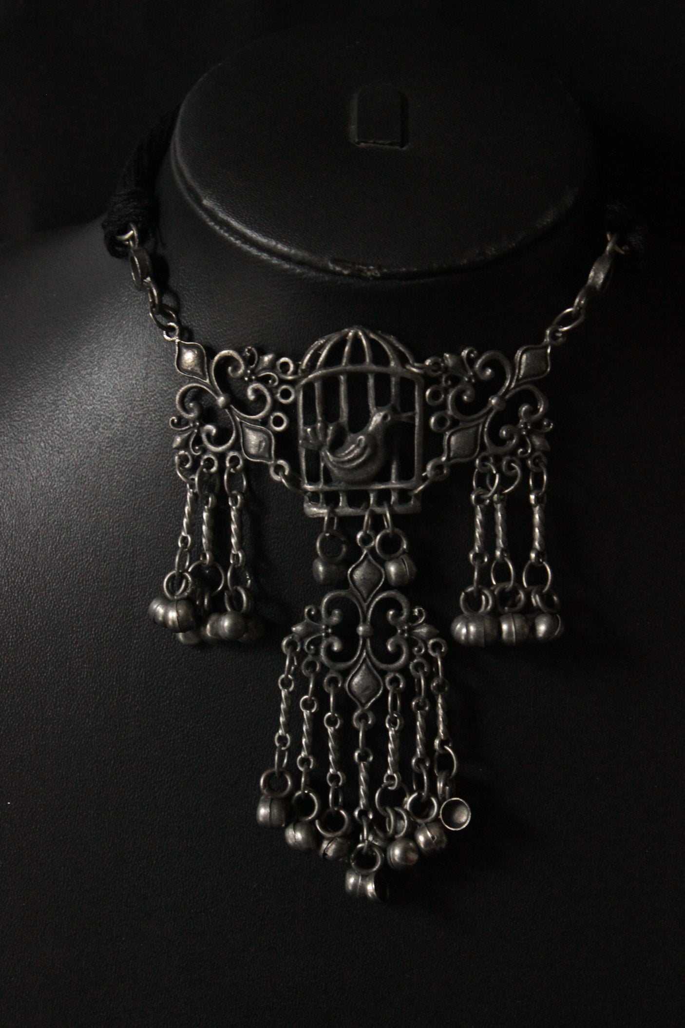 Thread Closure Intricately Detailed Choker Necklace Set