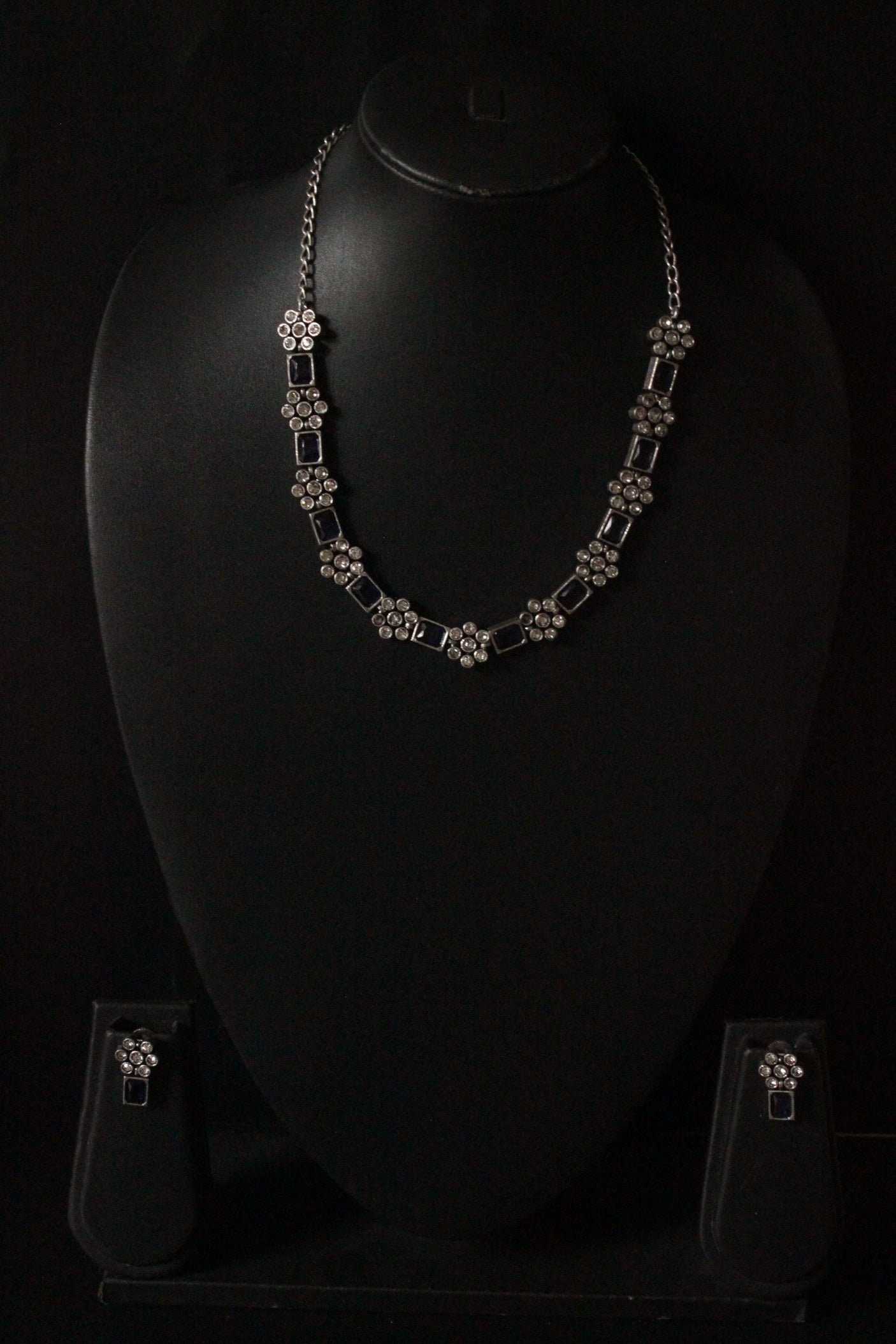 Glass Stones and Rhinestones Embedded Metal Necklace Set with Nosepin