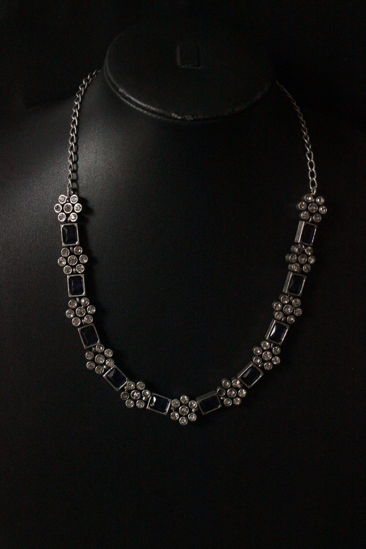 Glass Stones and Rhinestones Embedded Metal Necklace Set with Nosepin