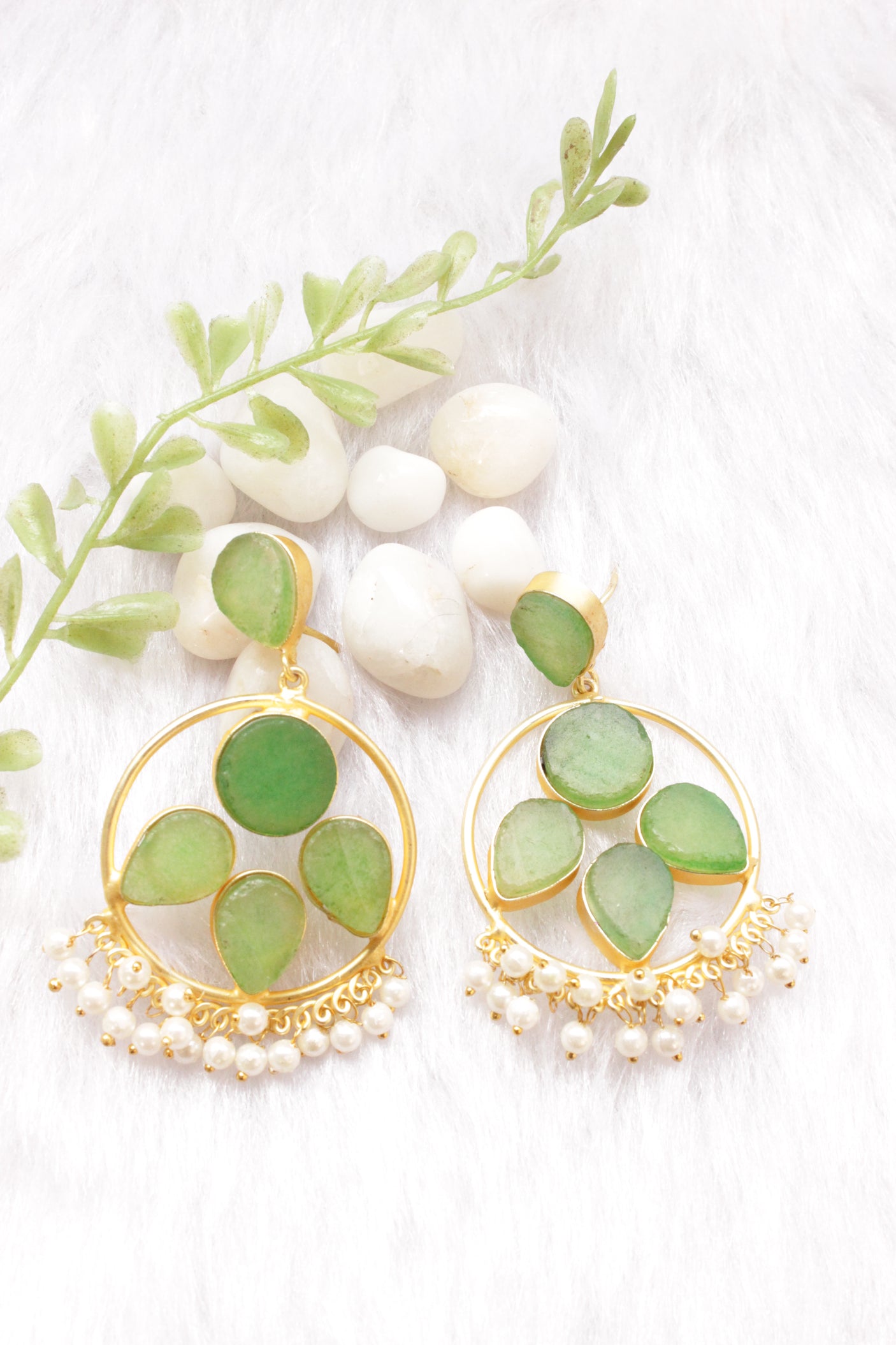 Sea Green Raw Natural Glass Stones Embedded Gold Toned Adjustable Length Necklace Set