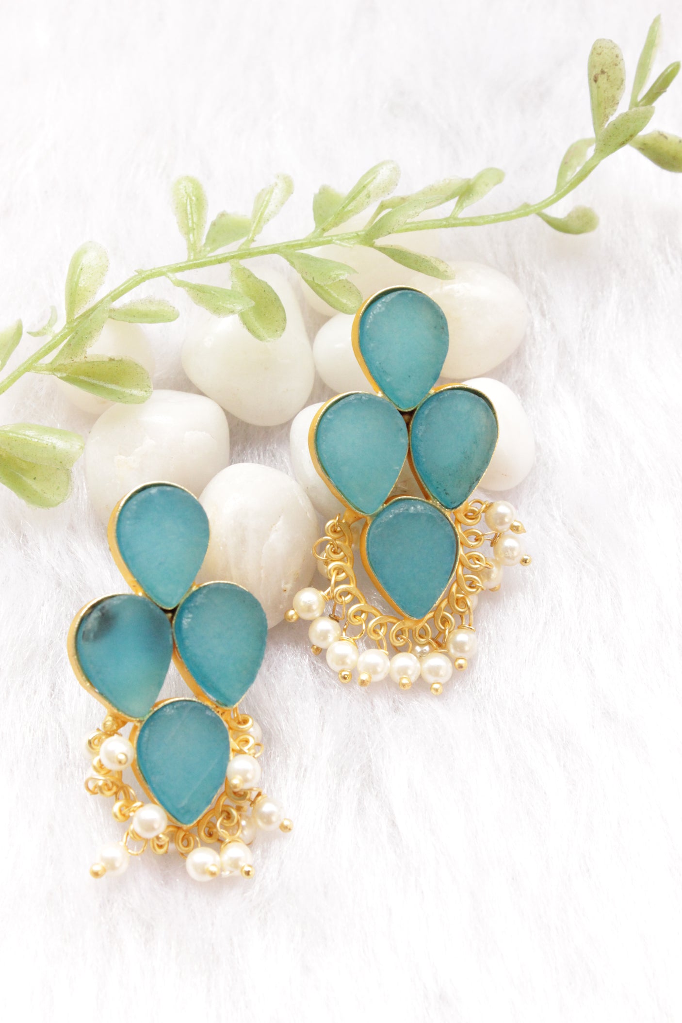 Sky Blue Raw Natural Glass Stones Embedded Gold Toned Adjustable Length Necklace Set