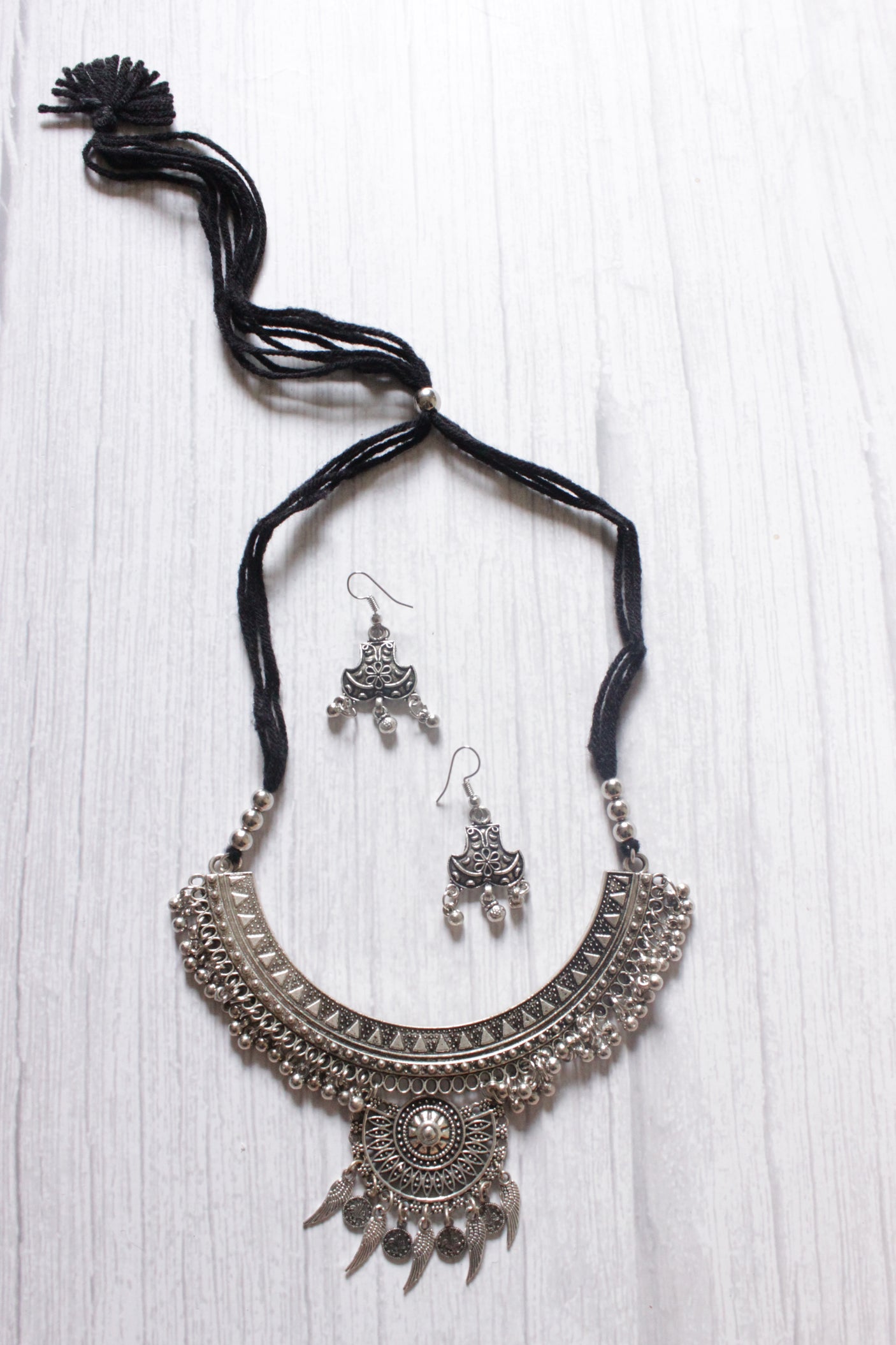 Hasli Style Metal Choker Necklace Set with Thread Closure