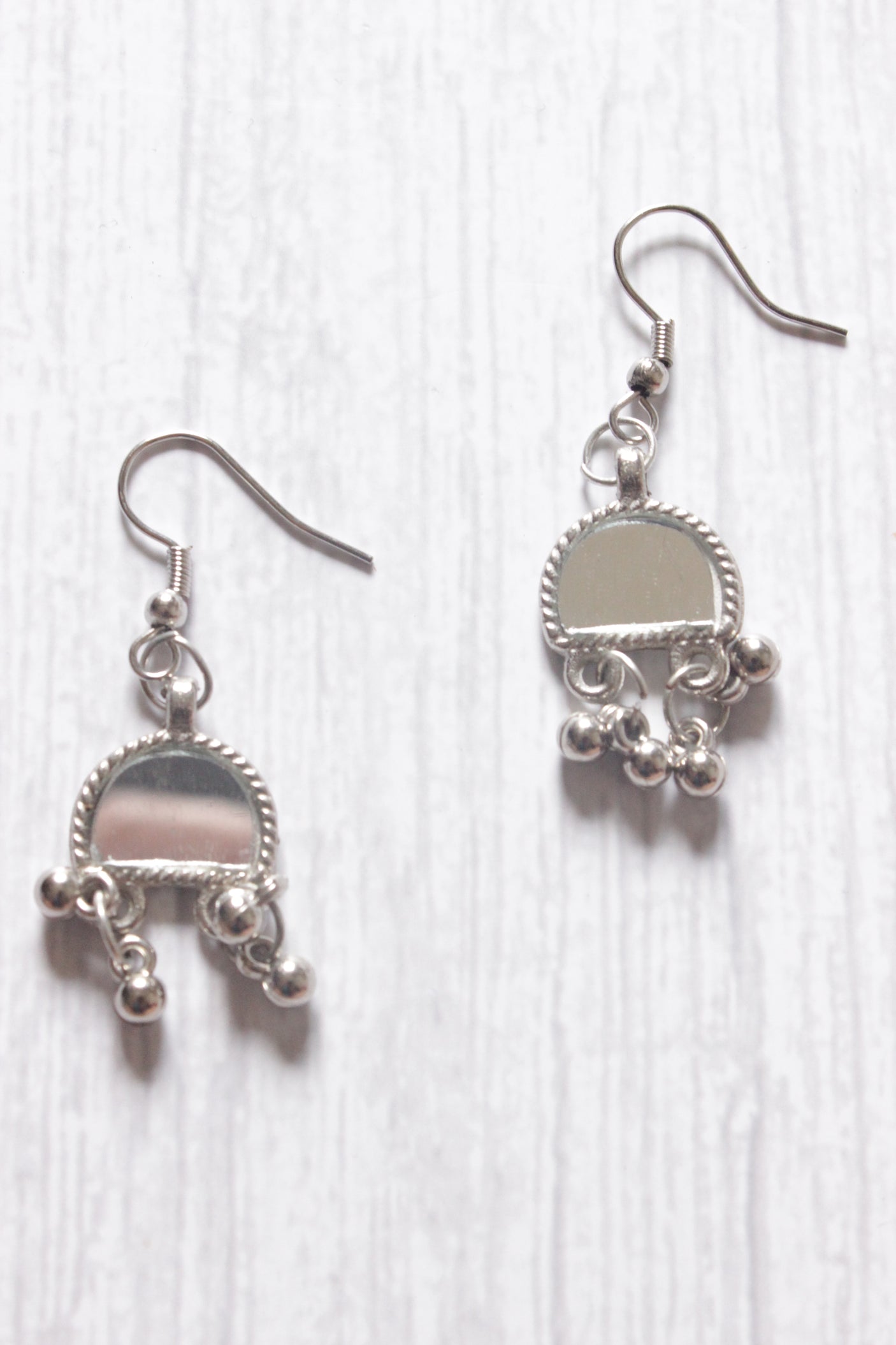 Glass Beads Embedded Metal Choker Necklace Set with Thread Closure