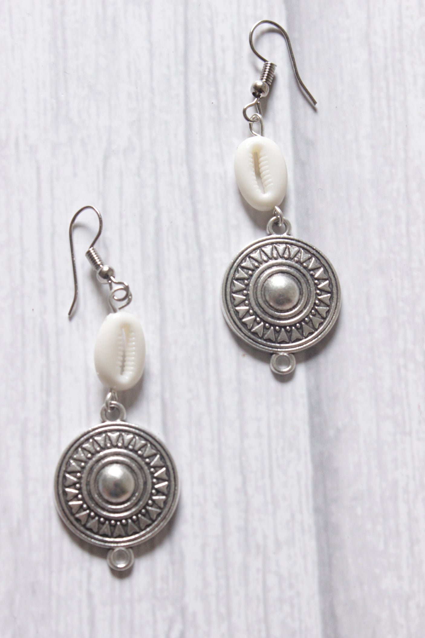 Shell Work Warrior Pendant Rope Closure Necklace Set