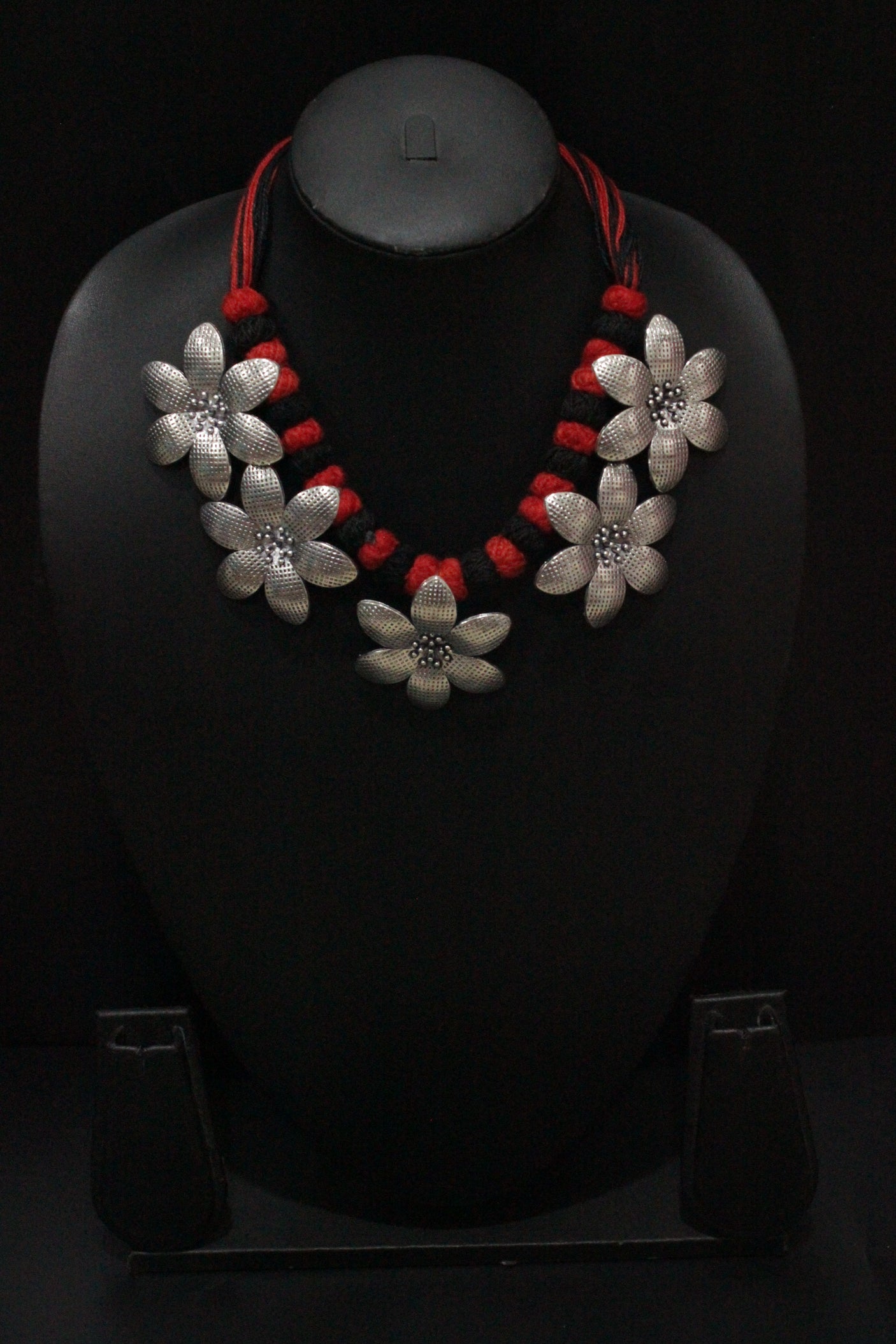 Black and Red Fabric Beads Flower Motifs Metal Charms Necklace
