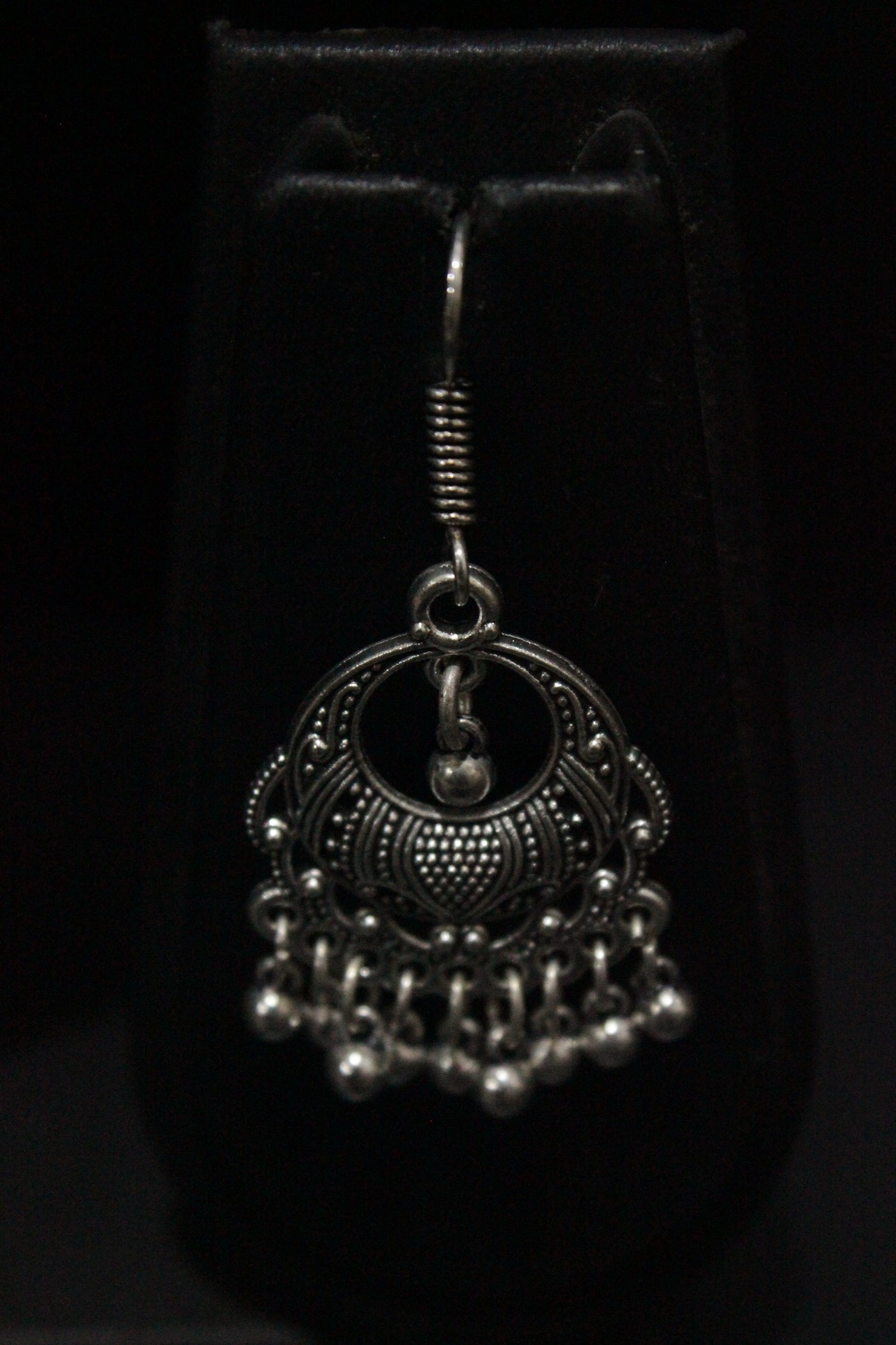 Thread Closure Choker Necklace Set with Statement Pendant