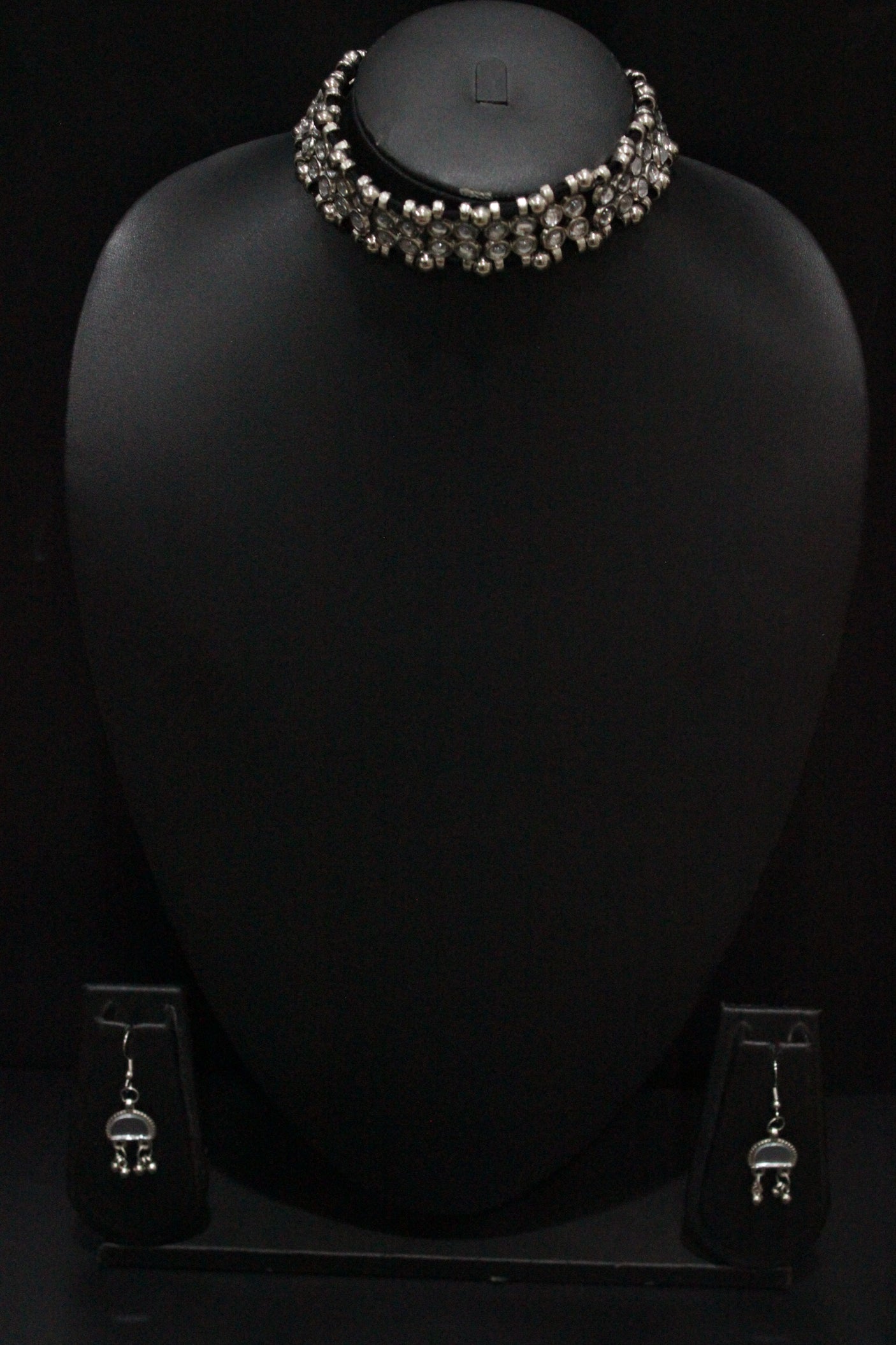 Glass Beads Embedded Metal Choker Necklace Set with Thread Closure