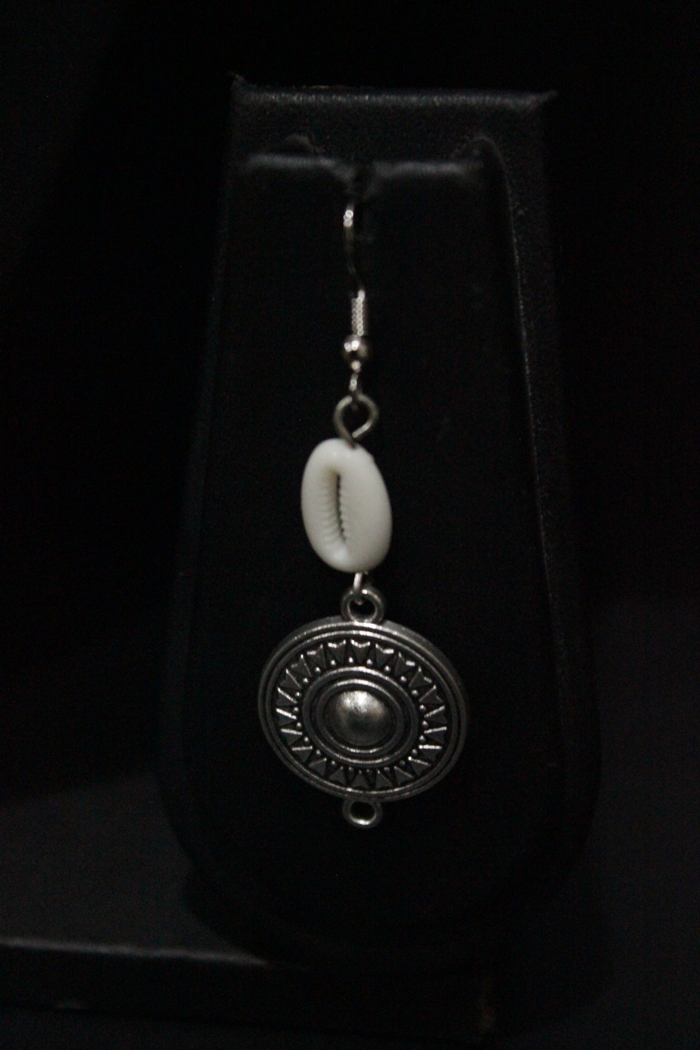 Shell Work Warrior Pendant Rope Closure Necklace Set