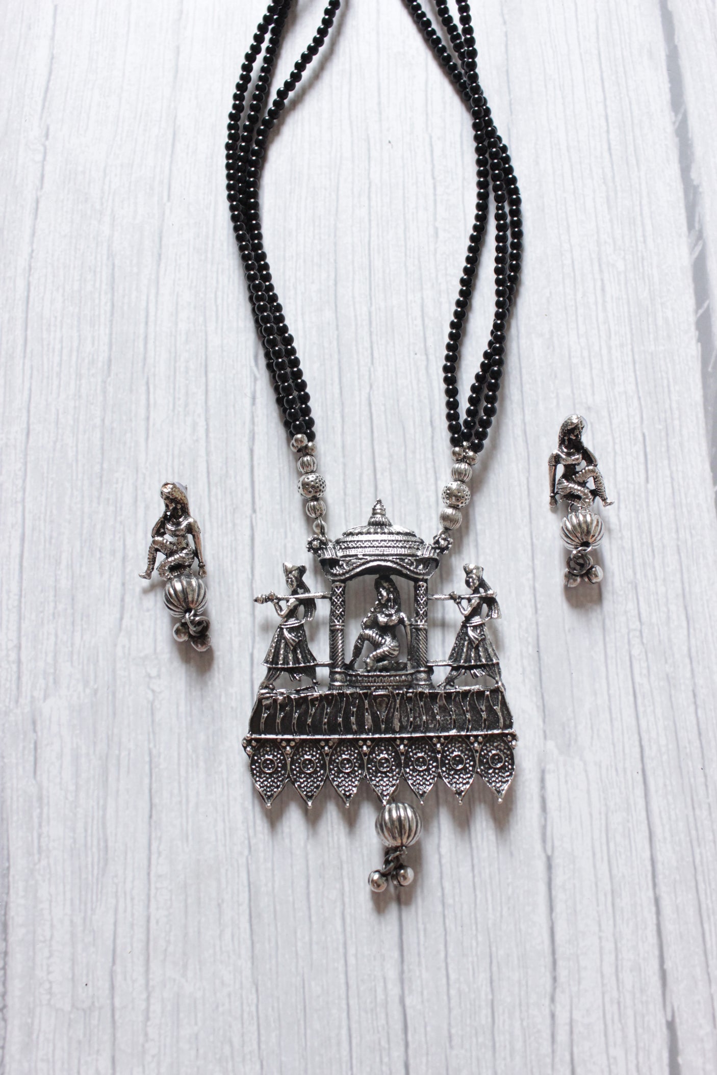 Bridal Palki Motif Intricately Detailed Pendant Necklace Set with Braided Black Beads Enclosure