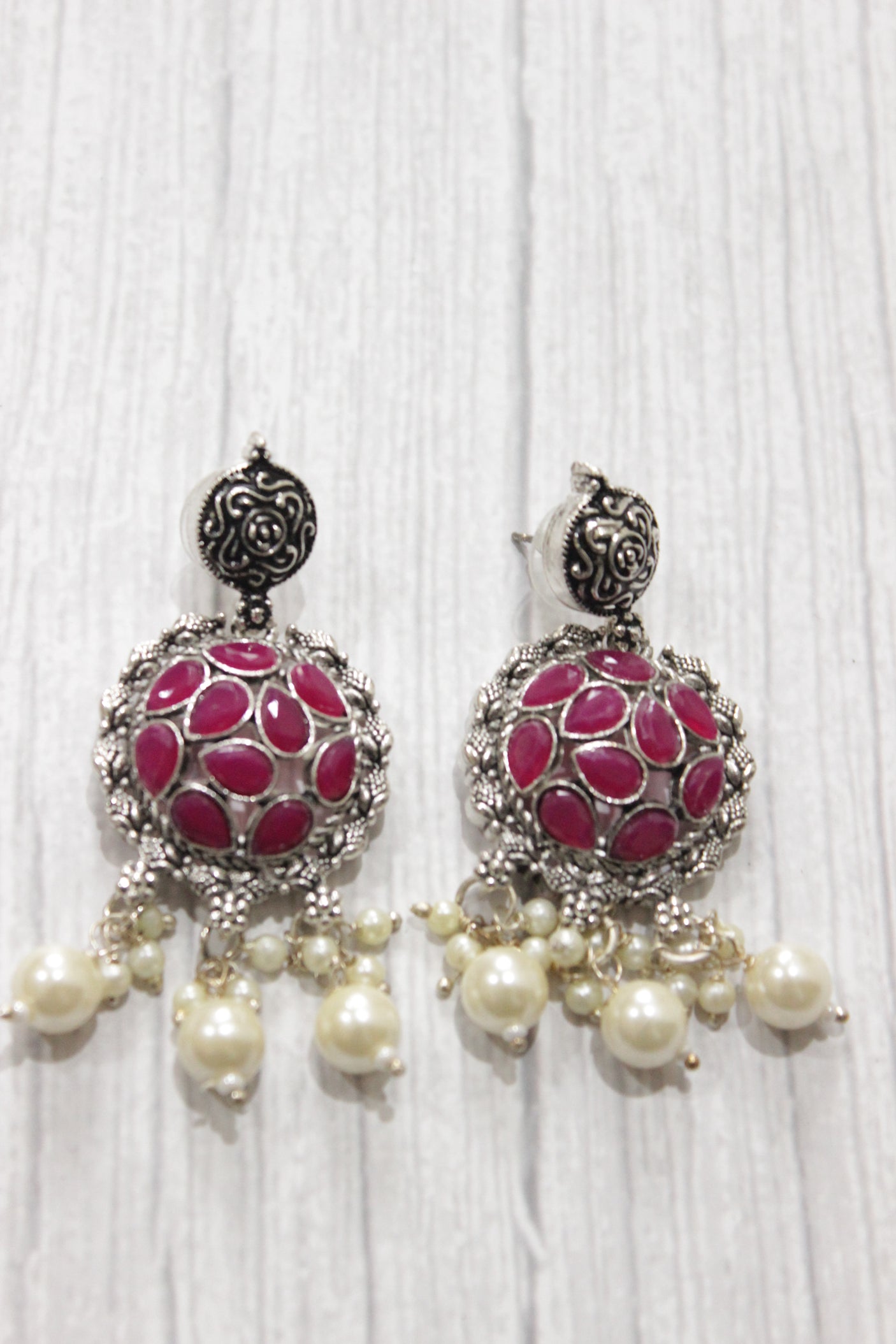 Vibrant Festive Choker Necklace Set with Fuchsia Glass Beads and Thread Closure