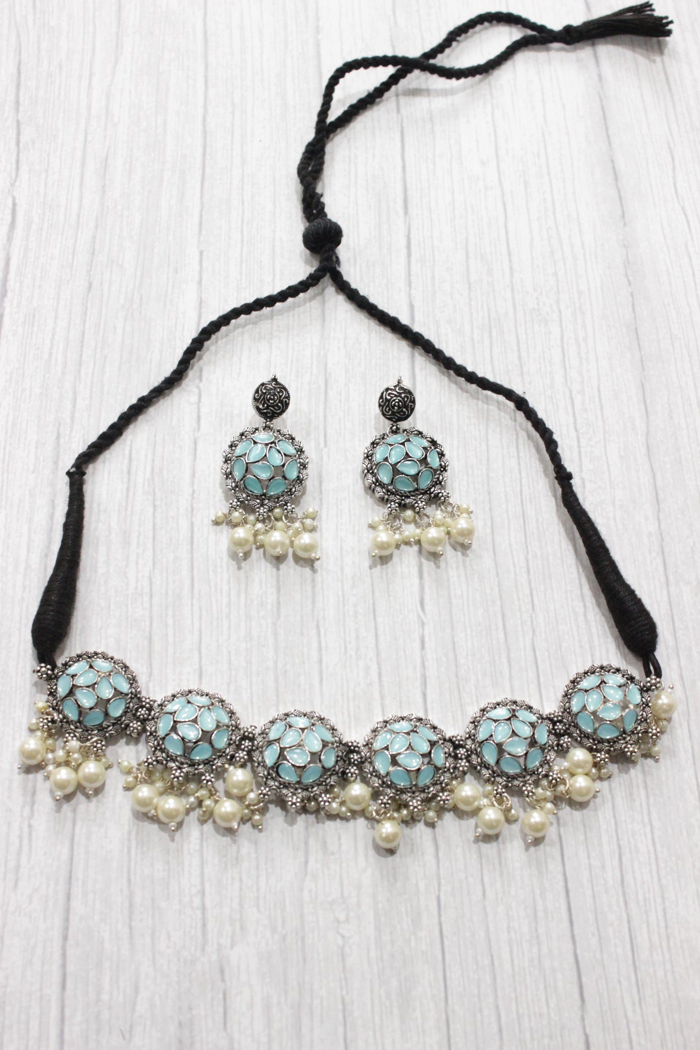 Turquoise Rhinestones Embedded Thread Closure Choker Necklace Set
