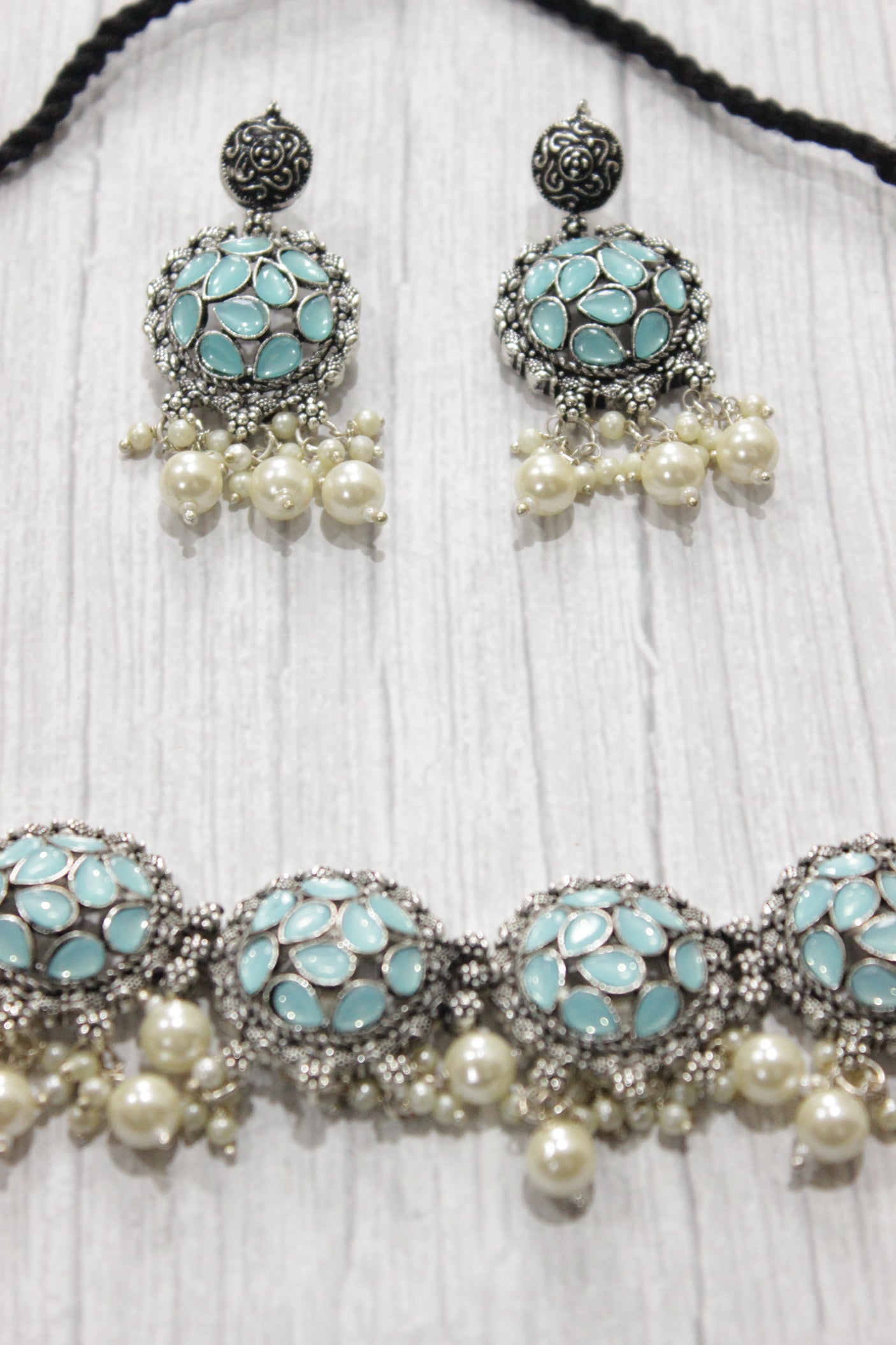 Turquoise Rhinestones Embedded Thread Closure Choker Necklace Set