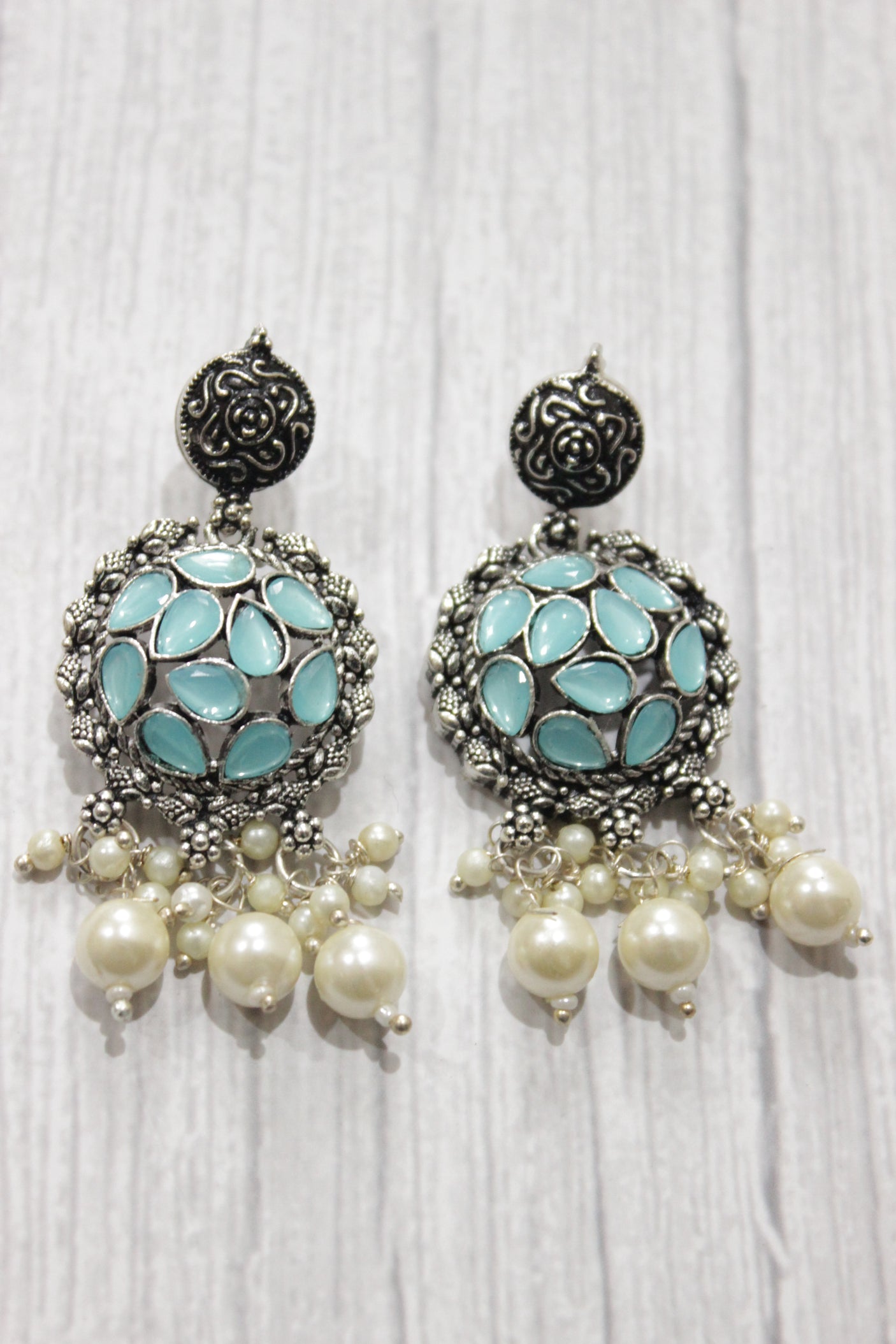 Turquoise Rhinestones Embedded Thread Closure Choker Necklace Set