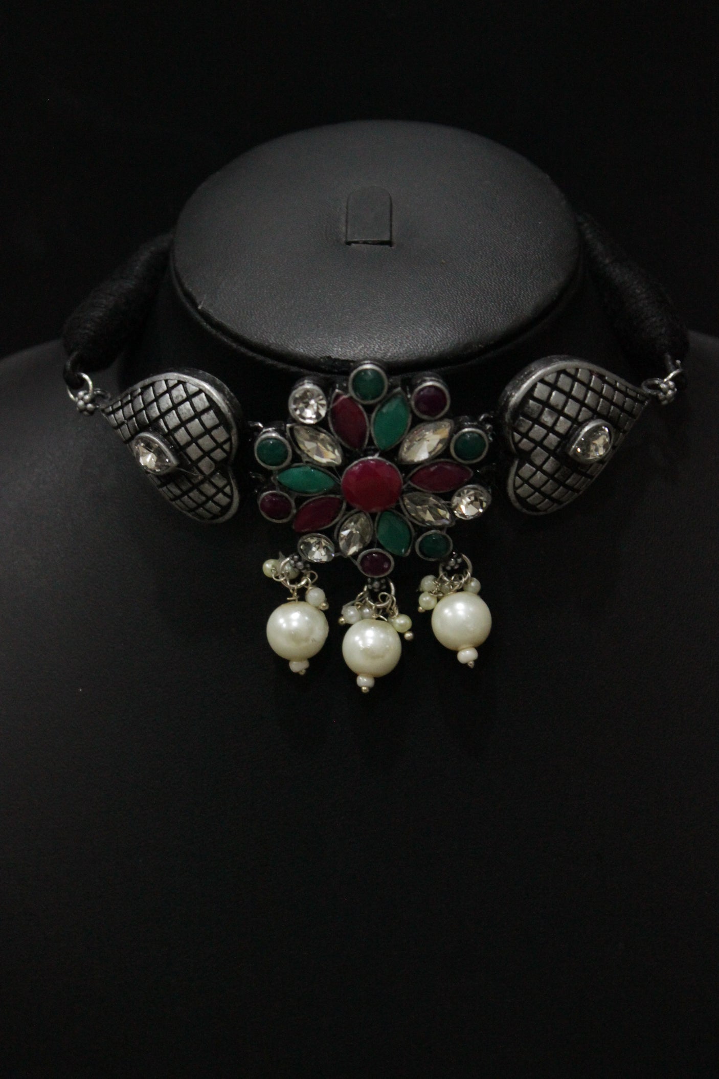 Flower & Heart Motifs Rhinestones Embedded Choker Necklace Set