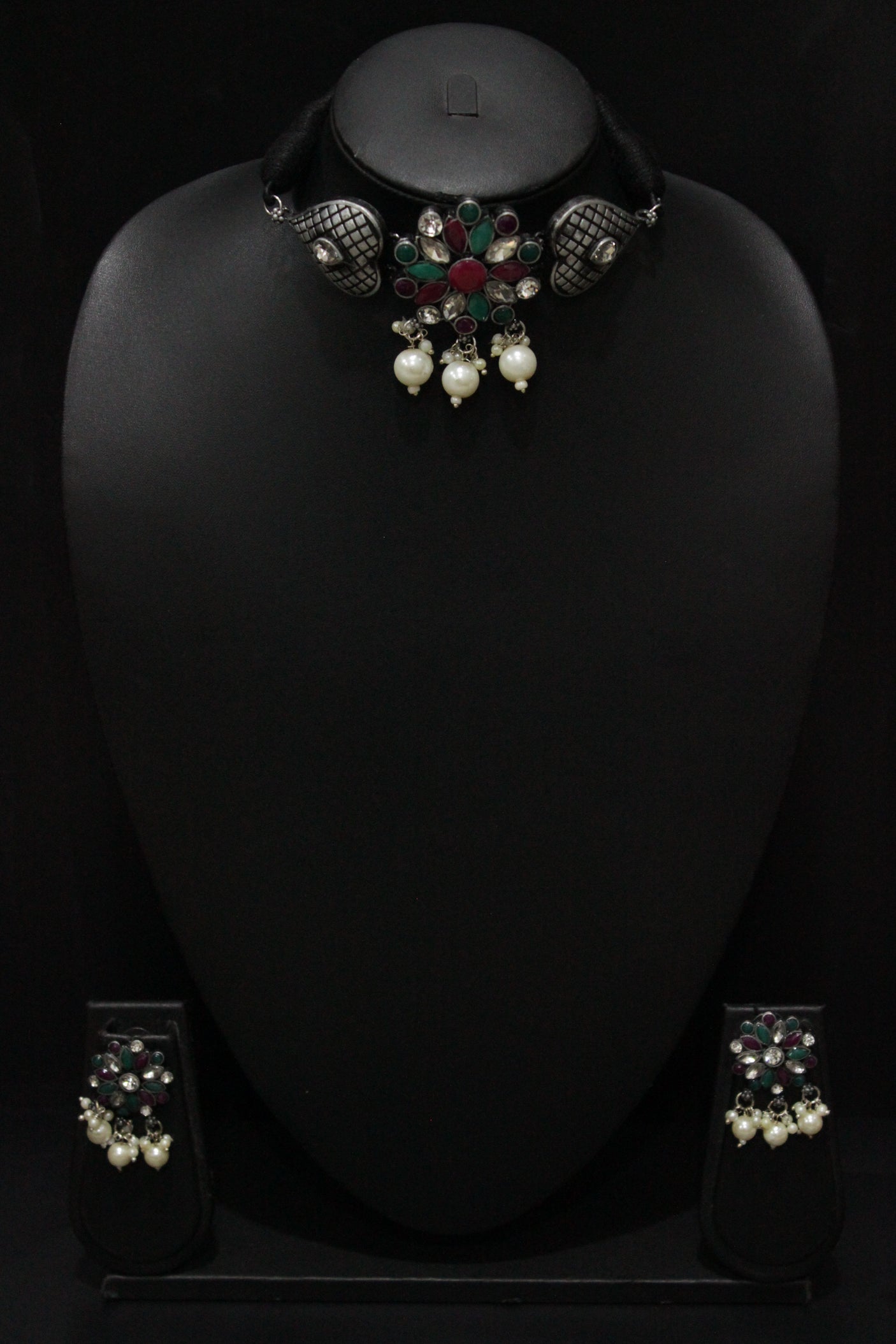 Flower & Heart Motifs Rhinestones Embedded Choker Necklace Set