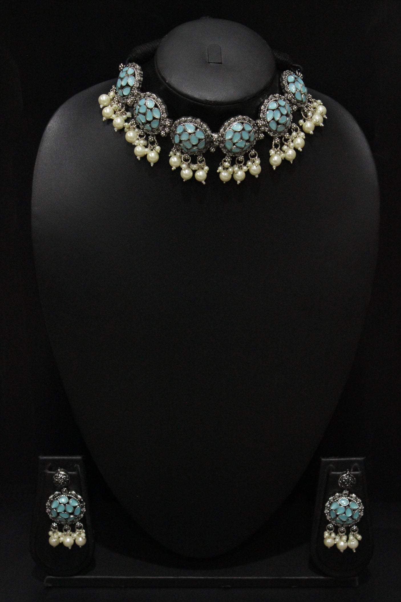Turquoise Rhinestones Embedded Thread Closure Choker Necklace Set