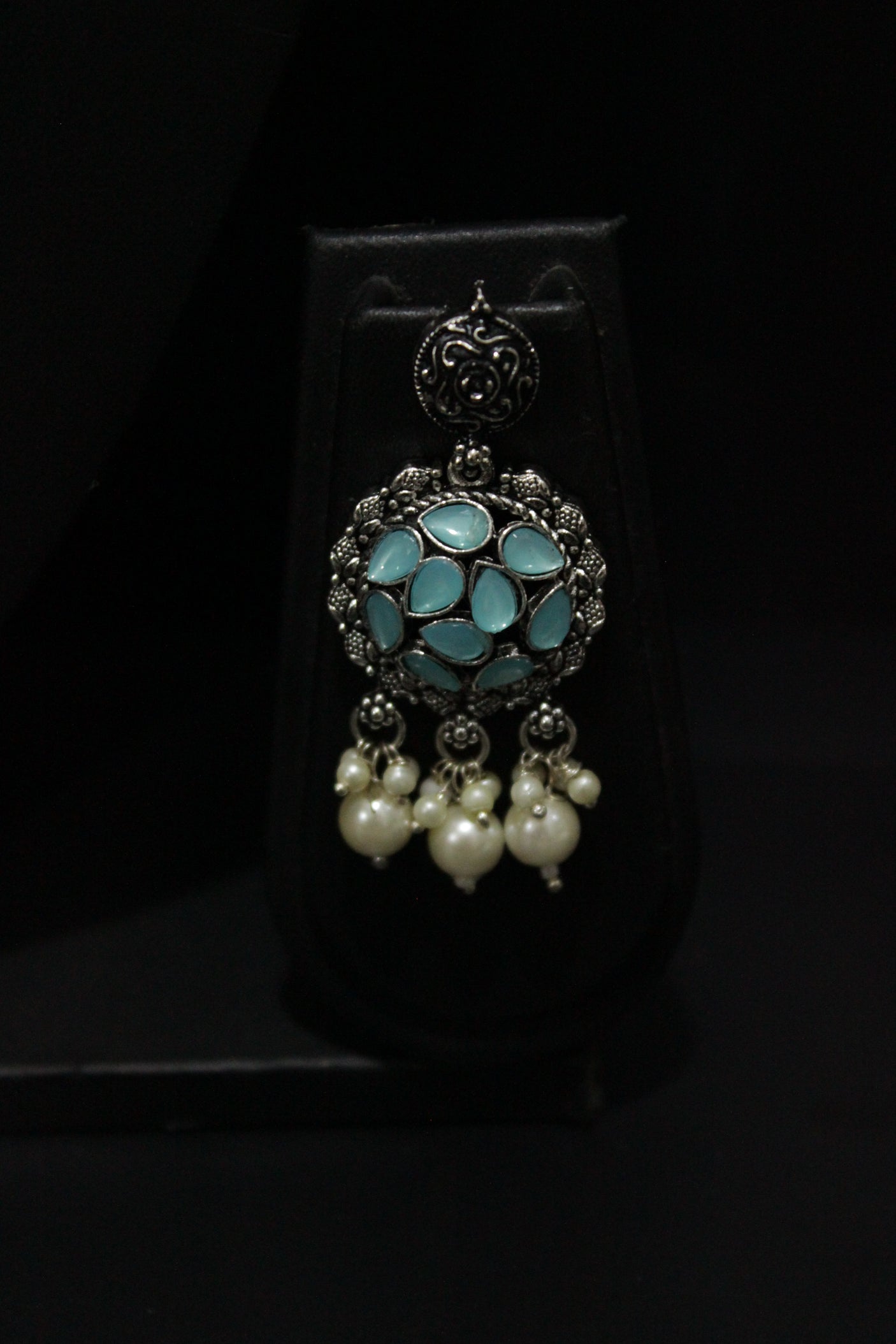 Turquoise Rhinestones Embedded Thread Closure Choker Necklace Set