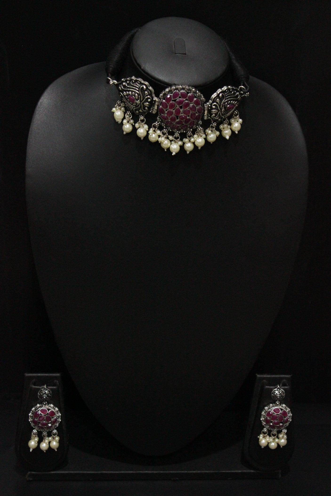 Vibrant Festive Choker Necklace Set with Fuchsia Glass Beads and Thread Closure