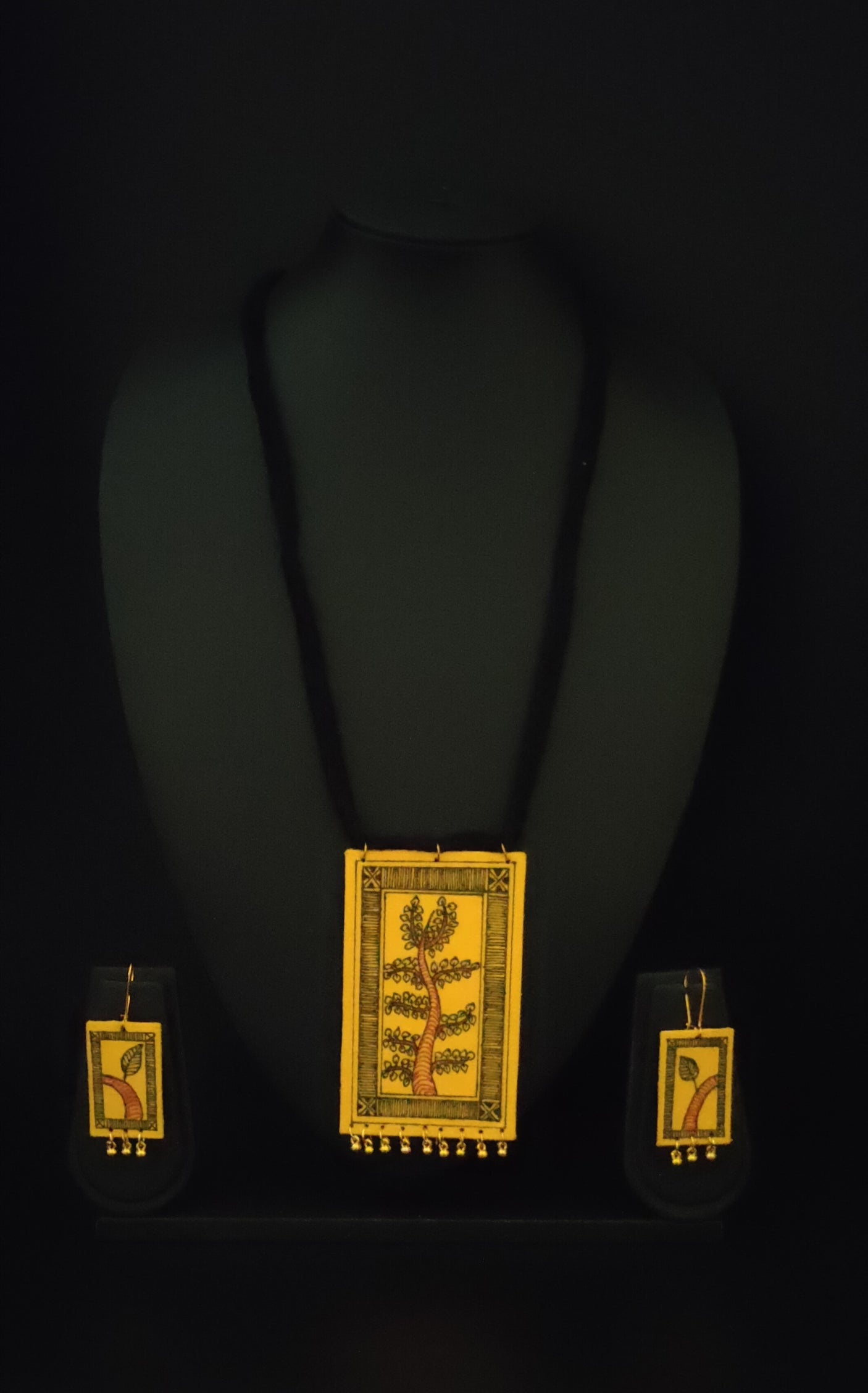 Tree Printed Fabric Necklace Set with Thread Closure