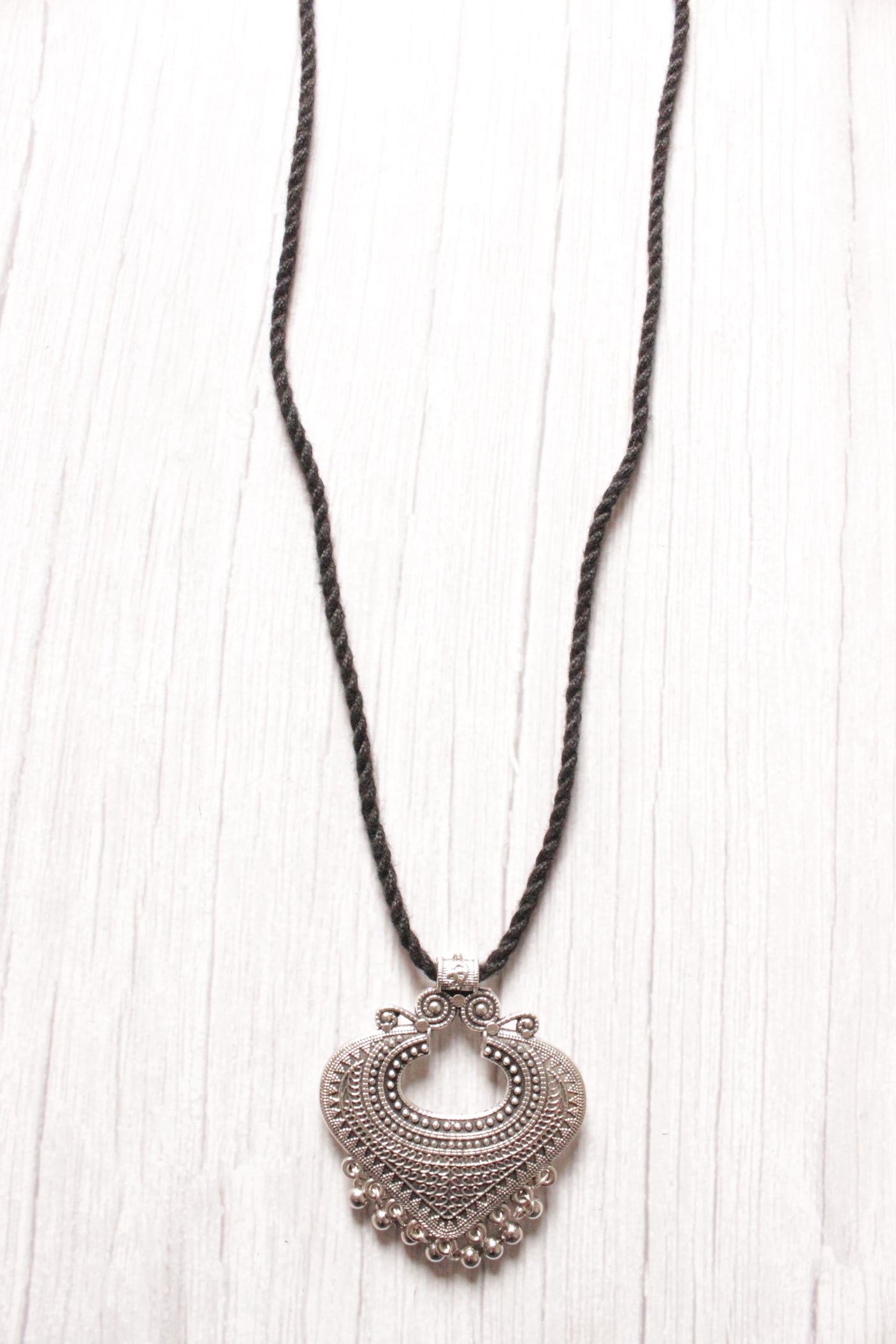 Silver Finish Metal Pendant Rope Closure Necklace