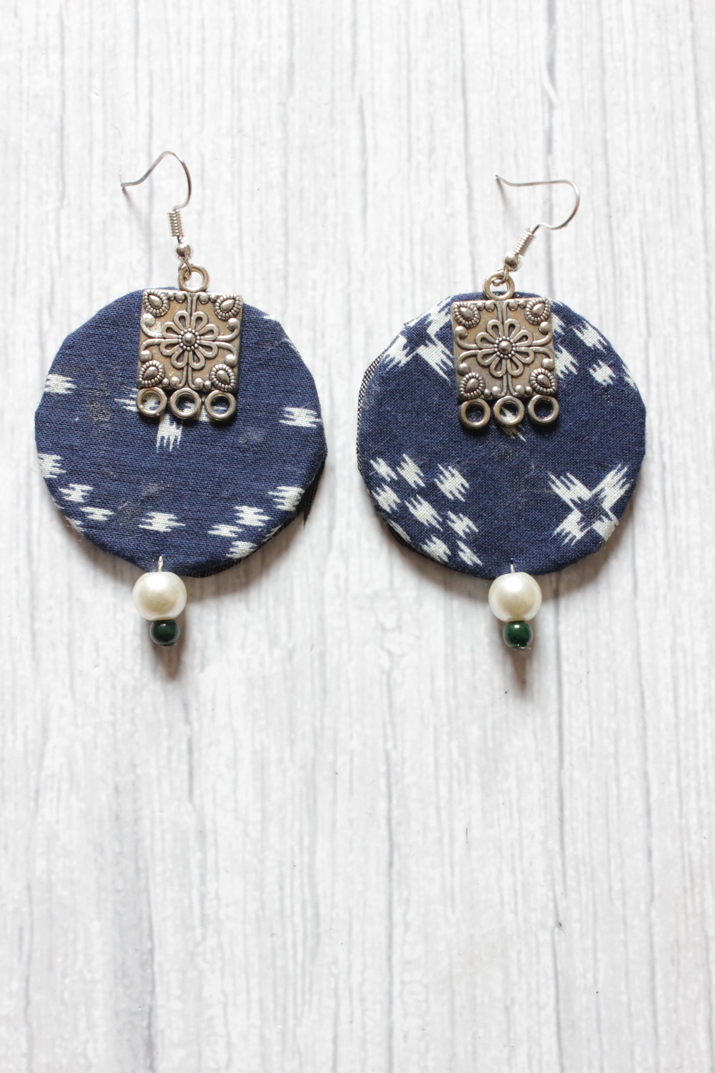 Fabric and Silver Finish Metal Circular Necklace Set with Adjustable Thread Closure