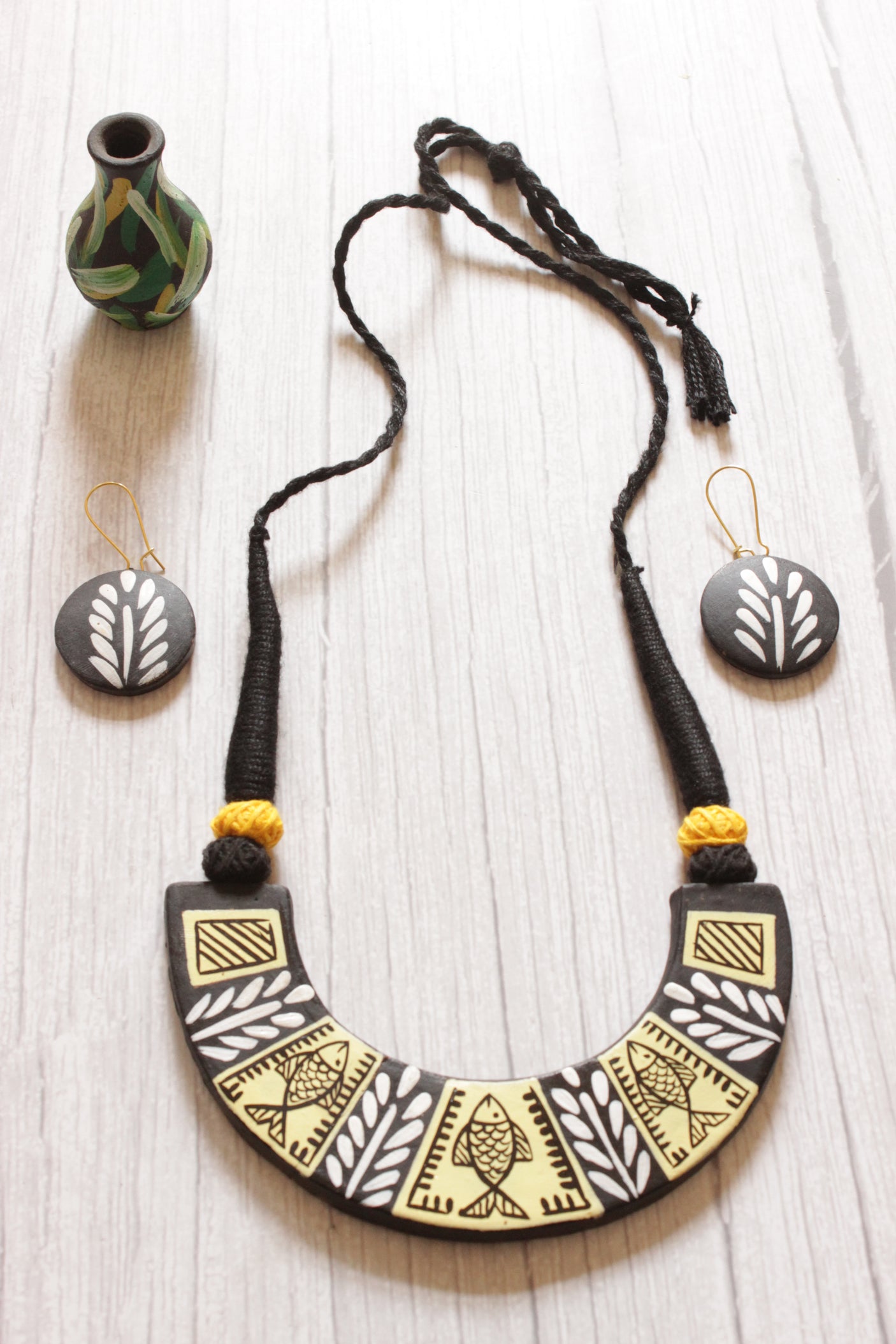 Black Hand-Painted Fish Motifs Tribal Terracotta Clay Adjustable Length Choker Necklace Set