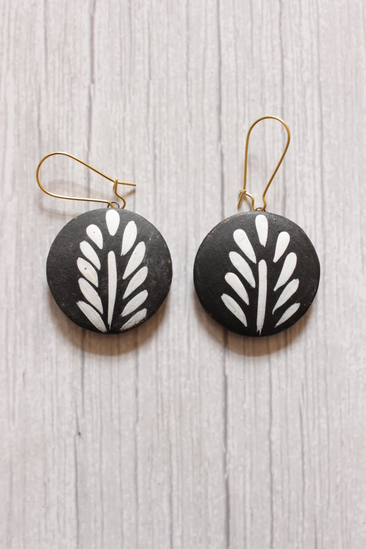 Black Hand-Painted Fish Motifs Tribal Terracotta Clay Adjustable Length Choker Necklace Set