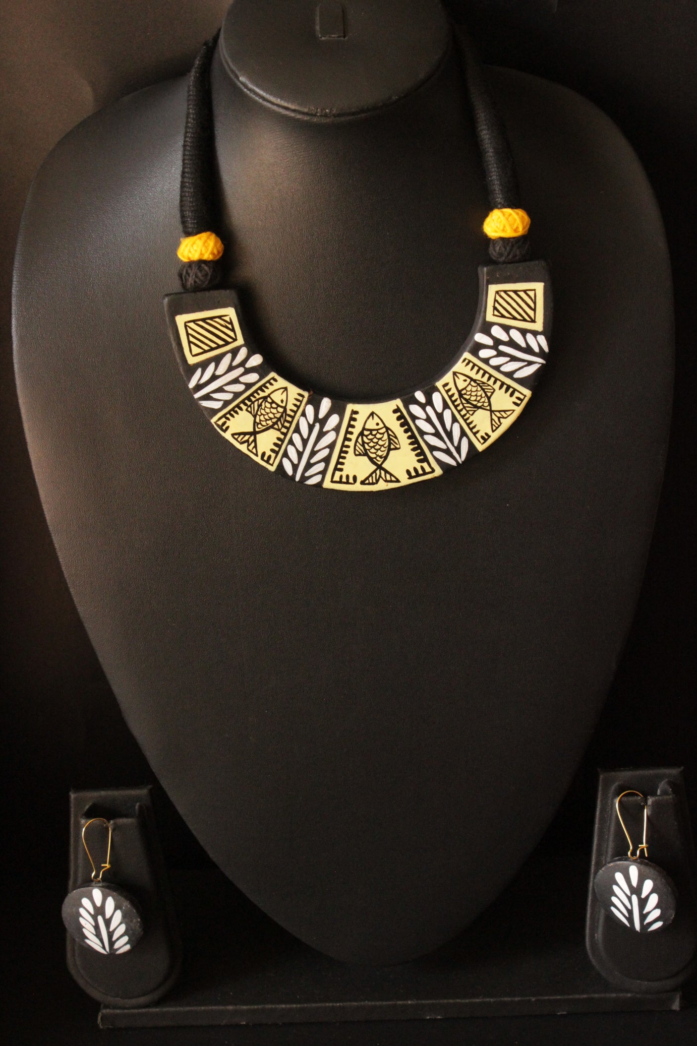 Black Hand-Painted Fish Motifs Tribal Terracotta Clay Adjustable Length Choker Necklace Set