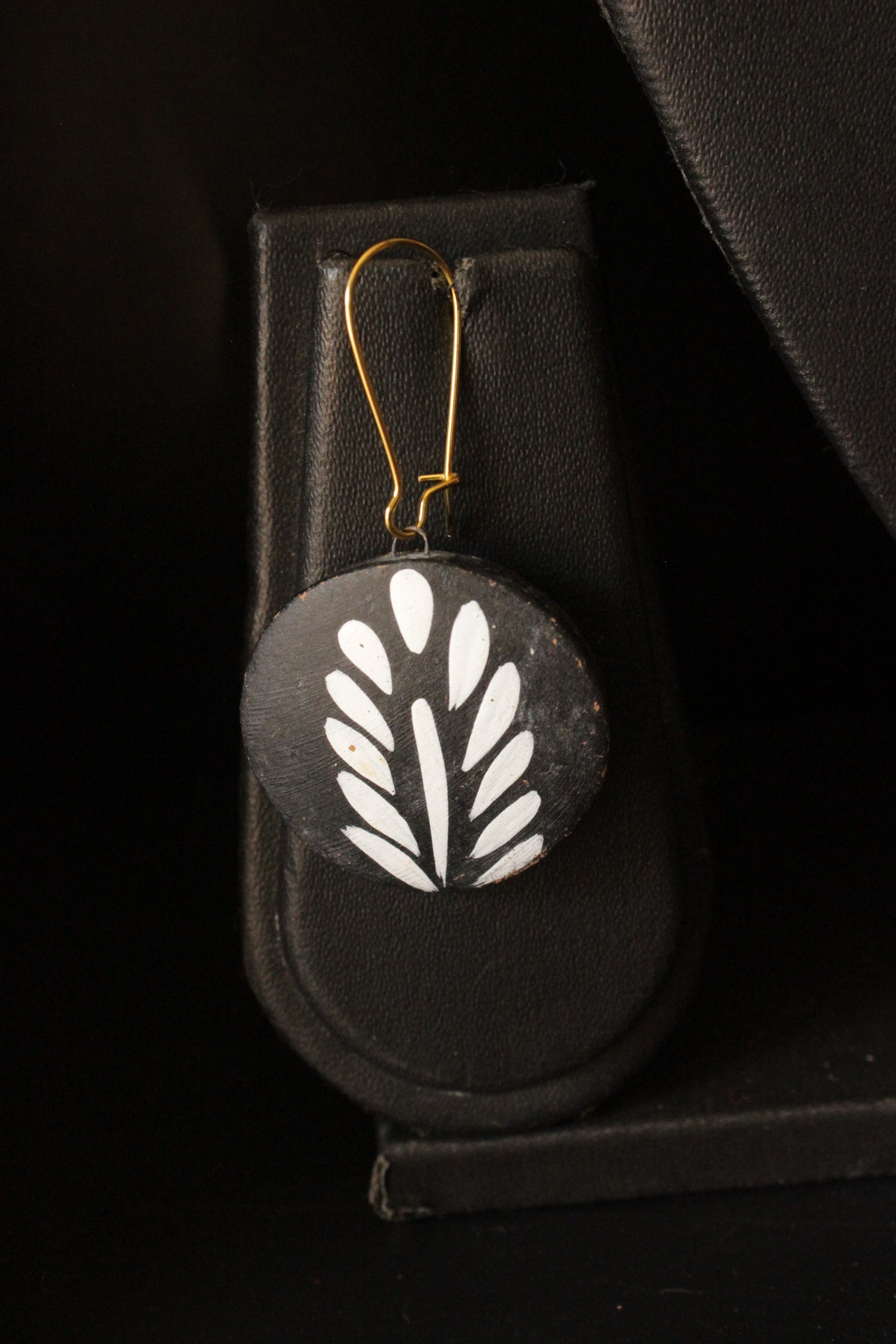 Black Hand-Painted Fish Motifs Tribal Terracotta Clay Adjustable Length Choker Necklace Set