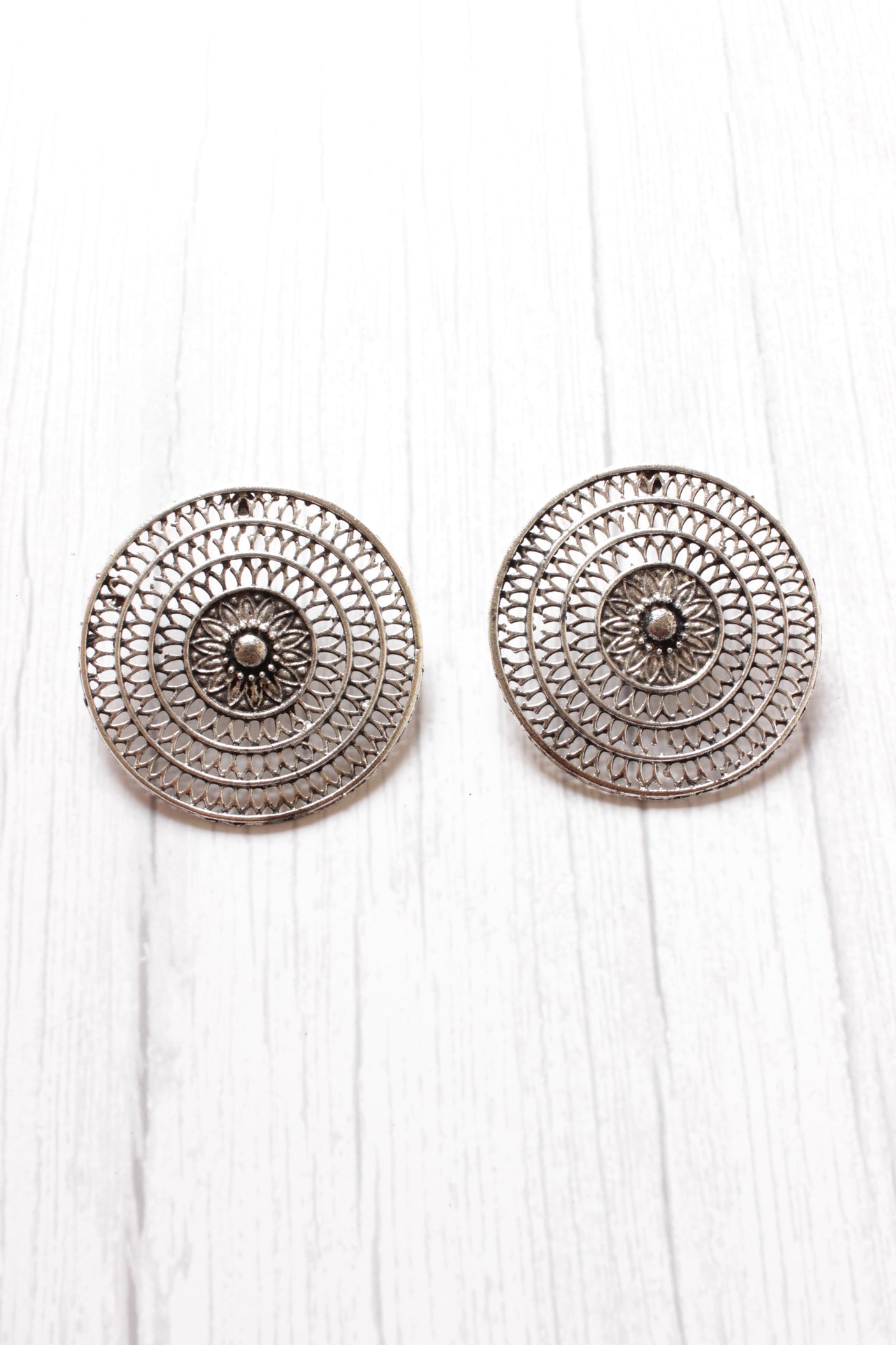 Mesh Pattern Statement Circular Stud Earrings