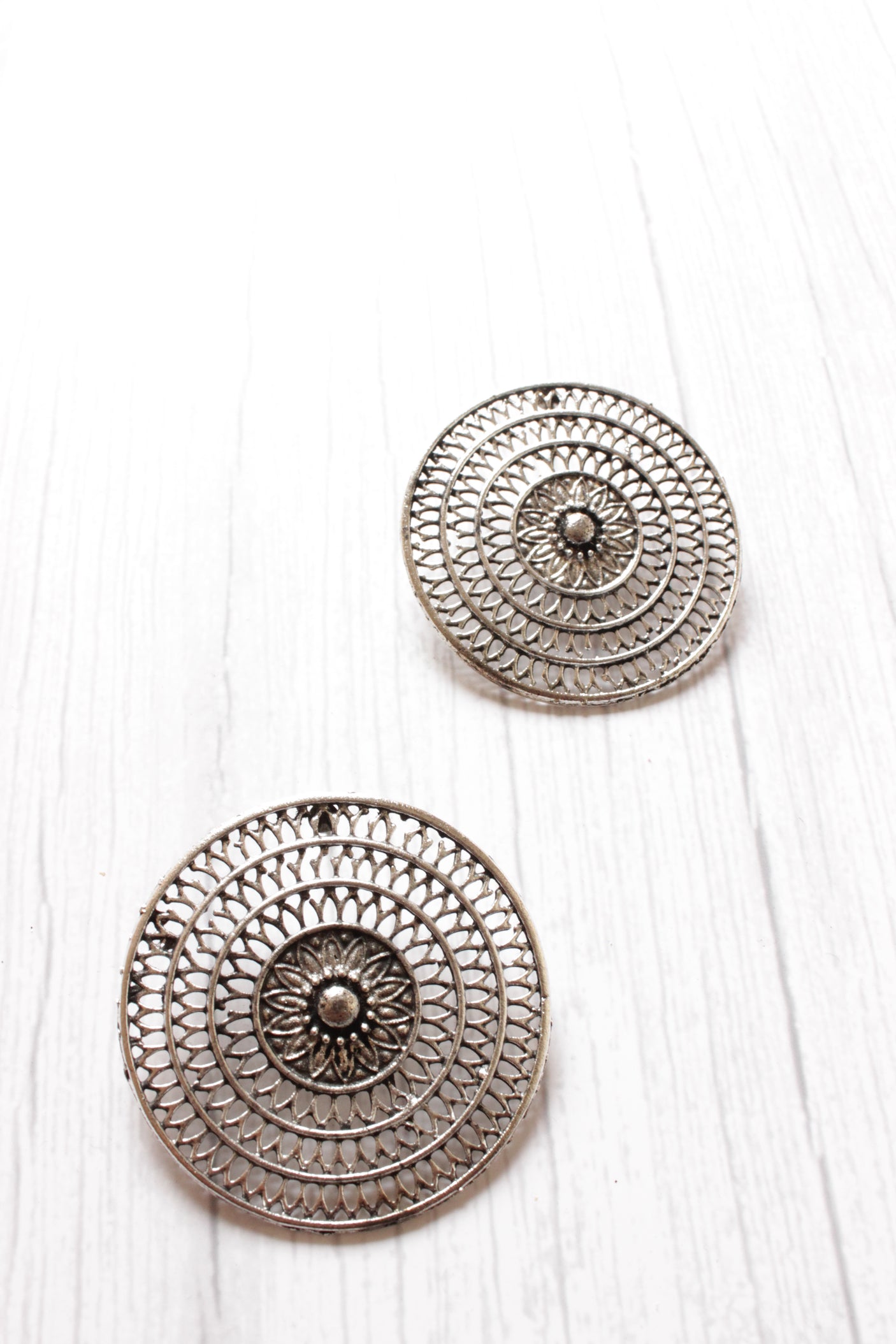 Mesh Pattern Statement Circular Stud Earrings