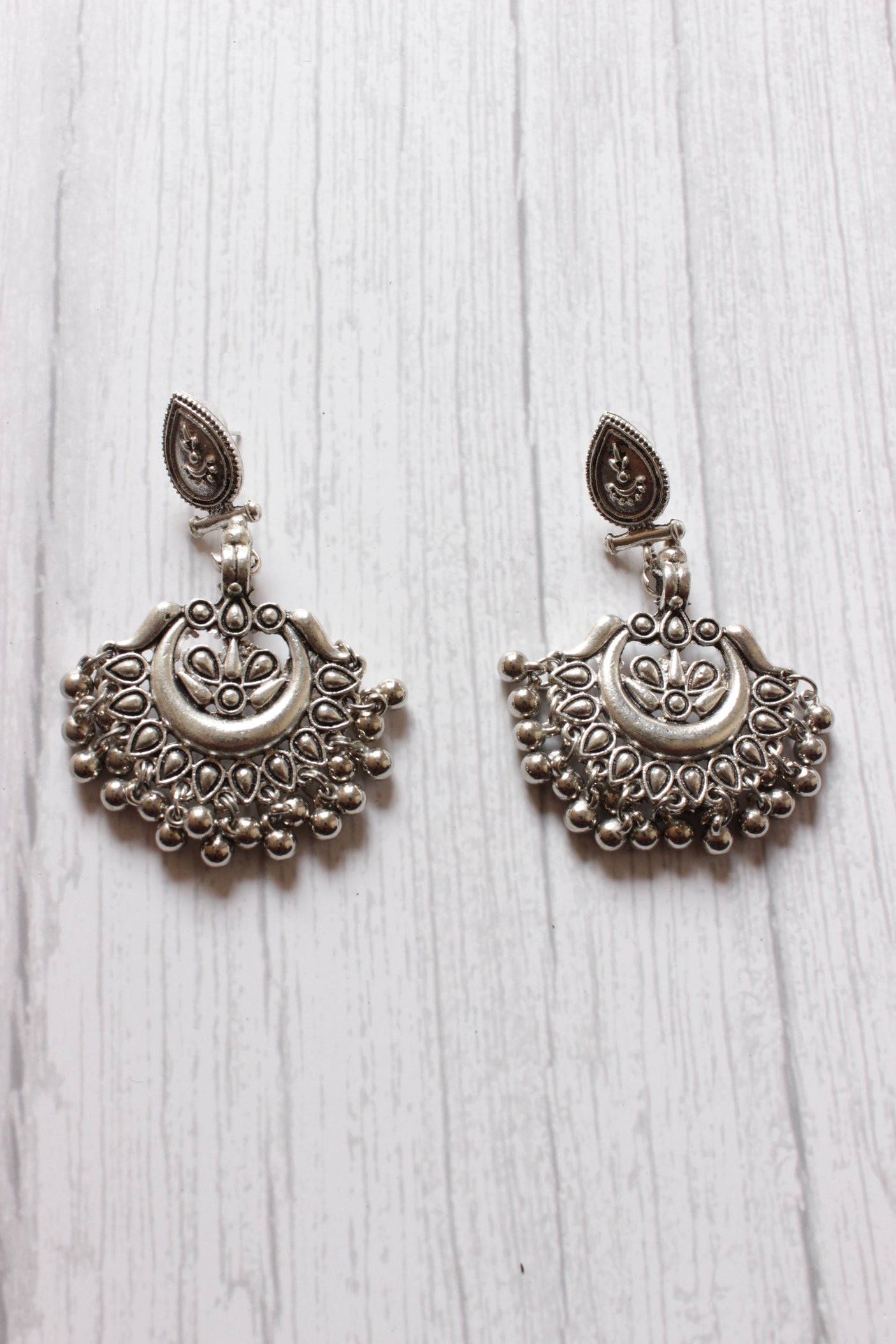 3 Layer Elaborate Silver Finish Metal Necklace Set with Dangler Earrings